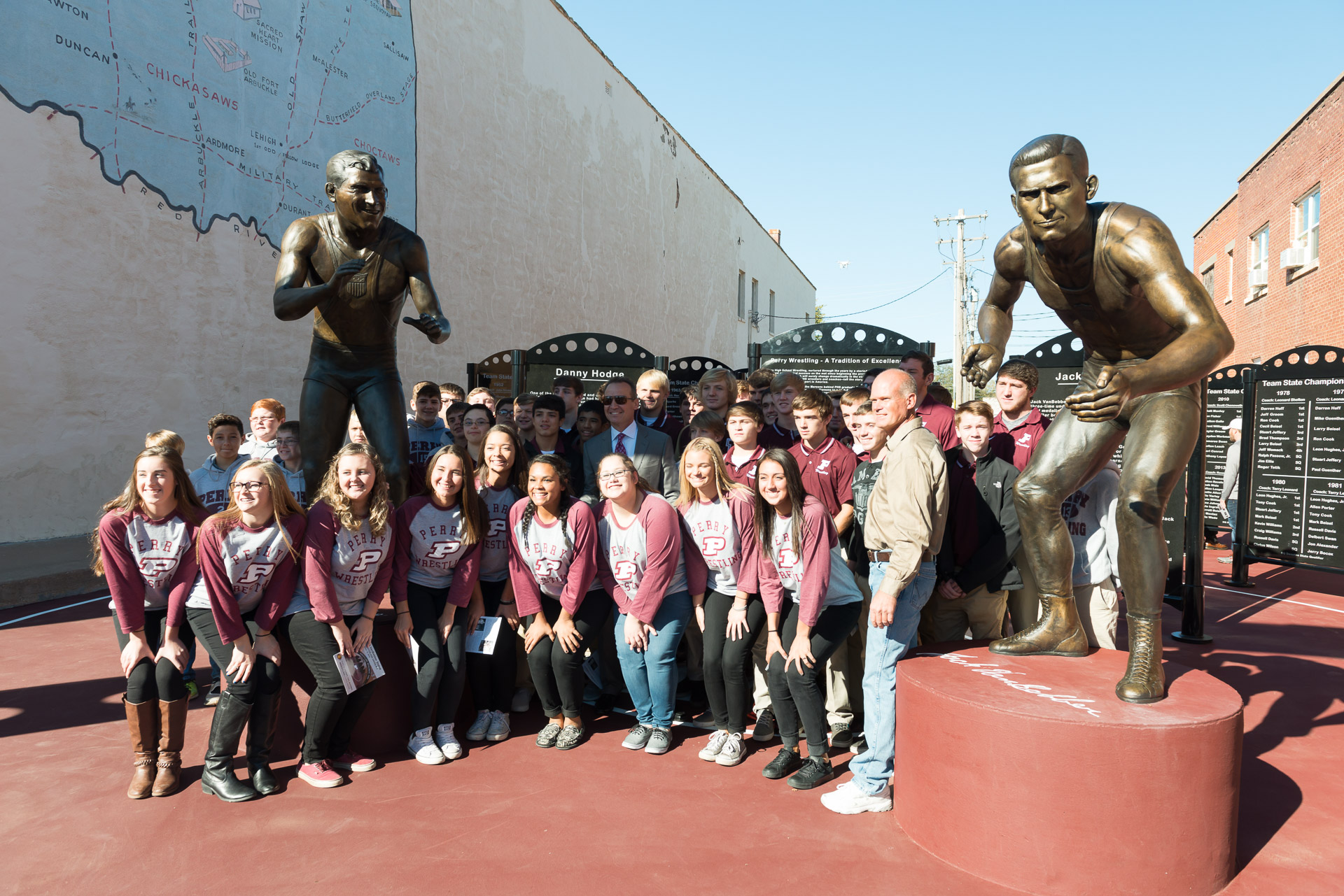 Perry Wrestling VanBebber Statue 1920px - 428.jpg