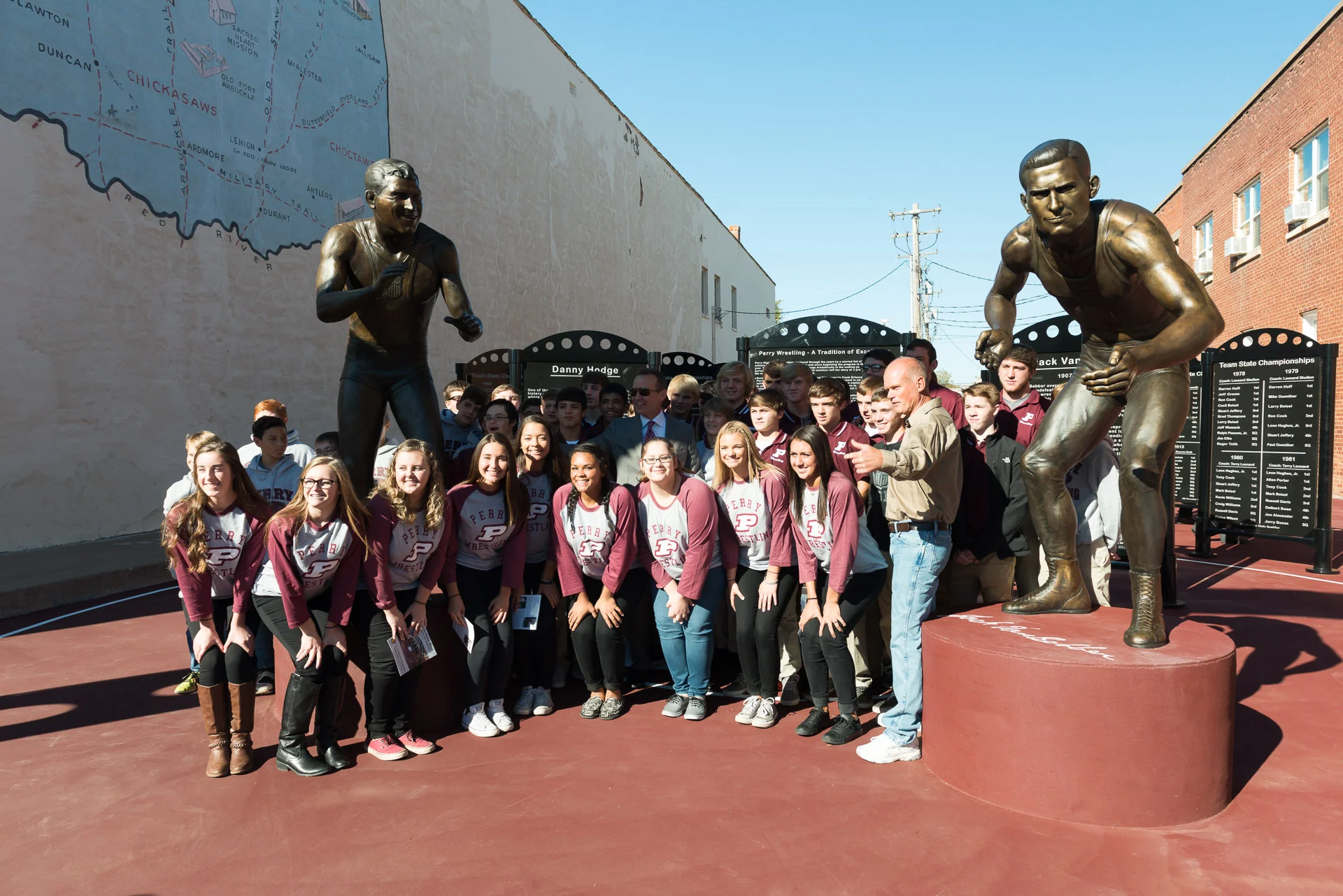 Perry Wrestling VanBebber Statue 1920px - 433.jpg