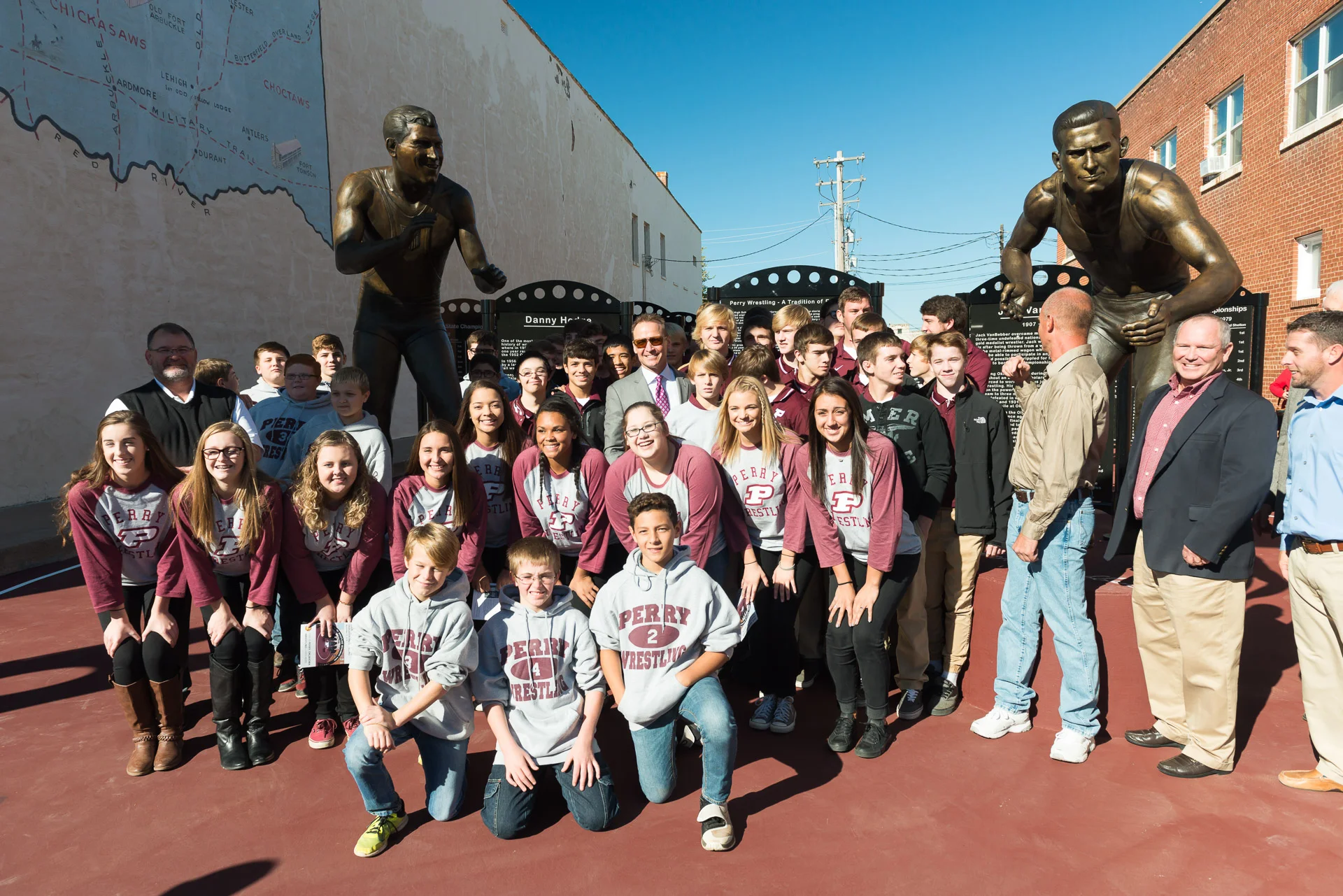 Perry Wrestling VanBebber Statue 1920px - 437.jpg
