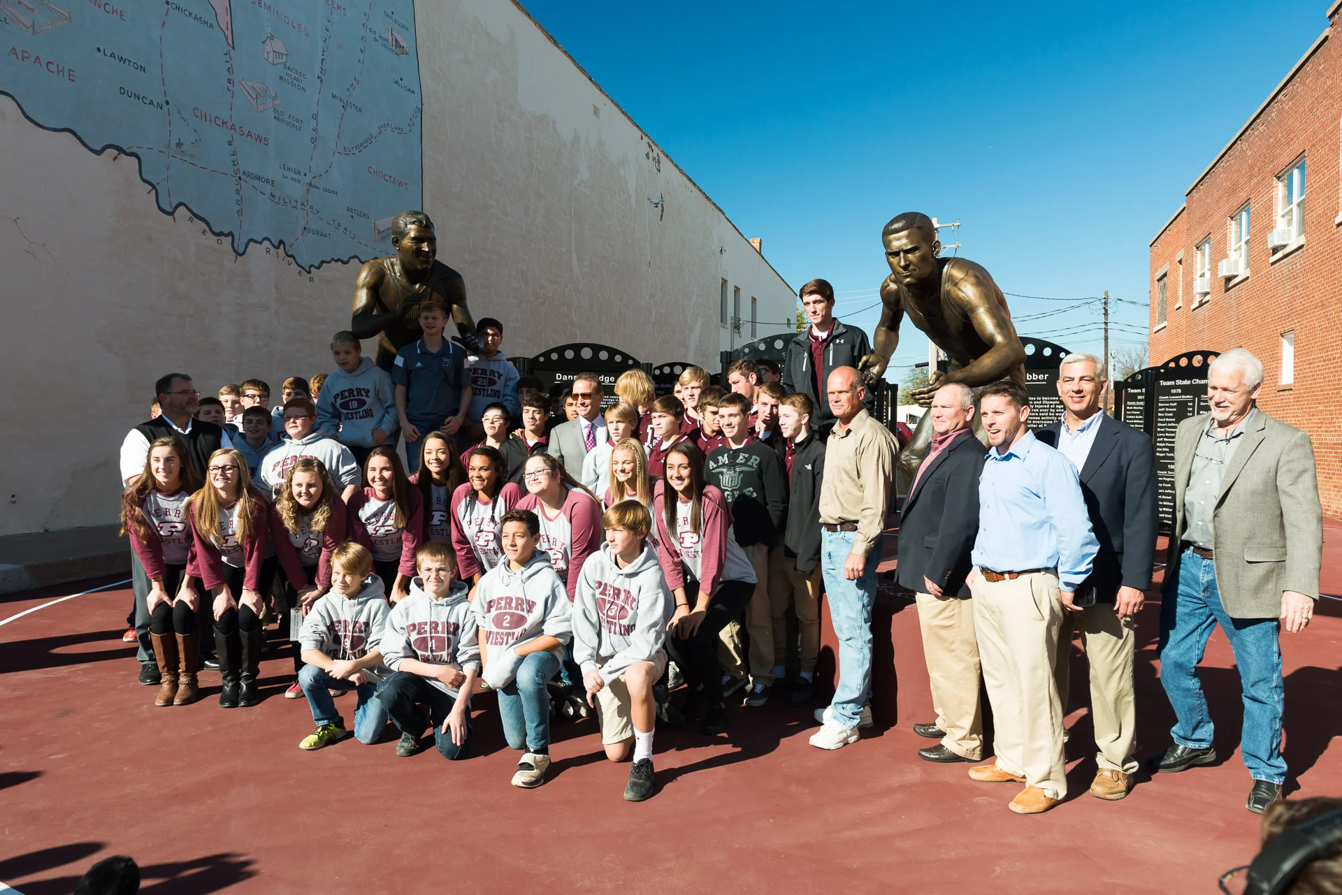 Perry Wrestling VanBebber Statue 1920px - 441.jpg