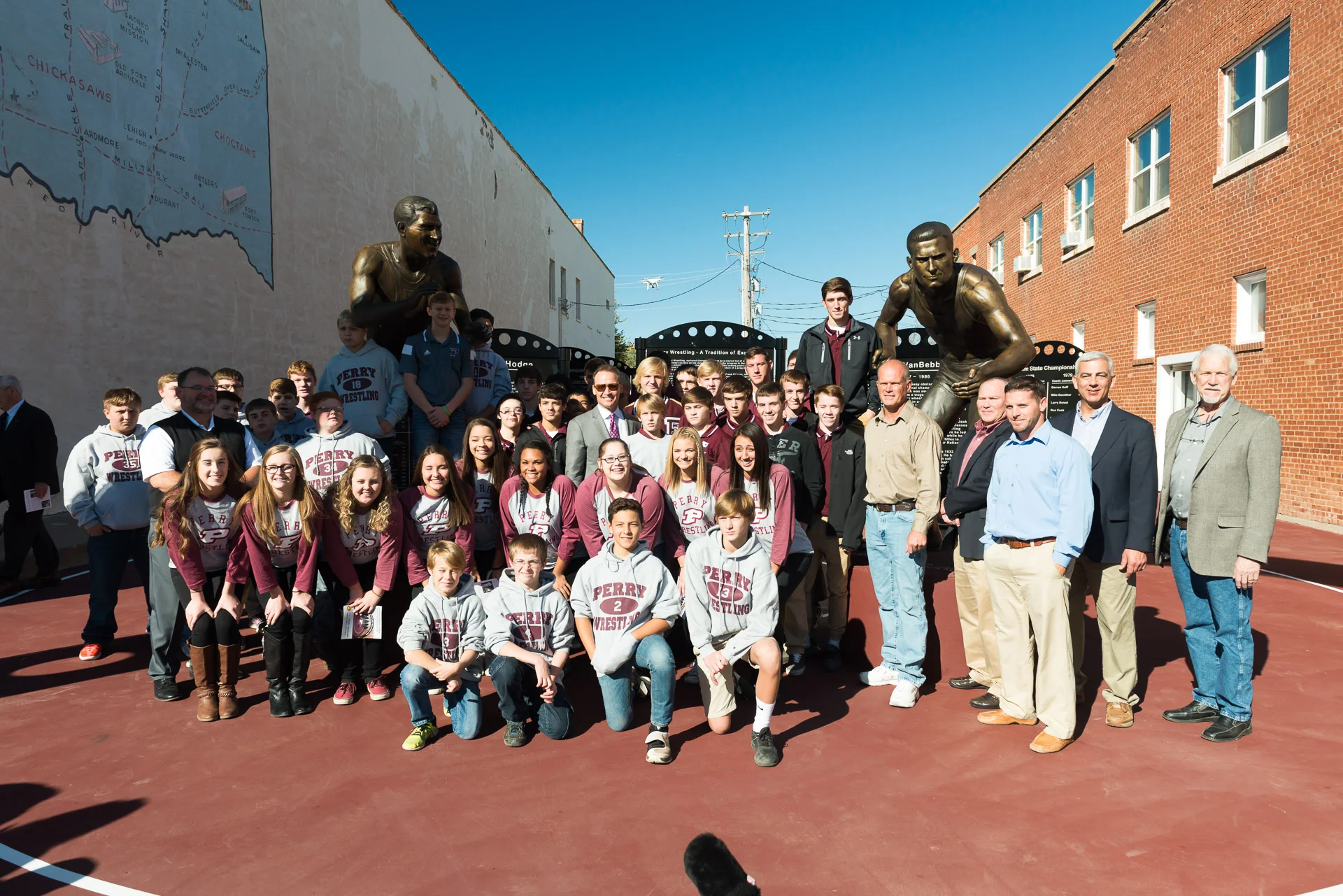 Perry Wrestling VanBebber Statue 1920px - 444.jpg