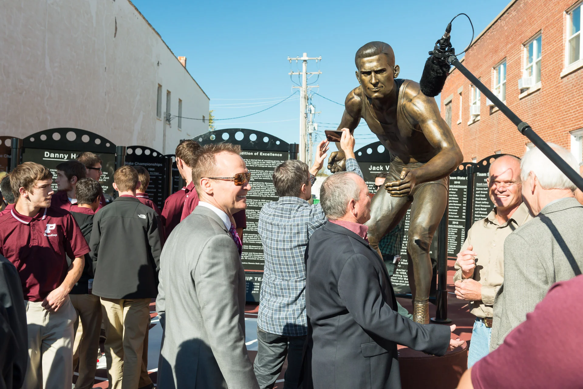Perry Wrestling VanBebber Statue 1920px - 449.jpg
