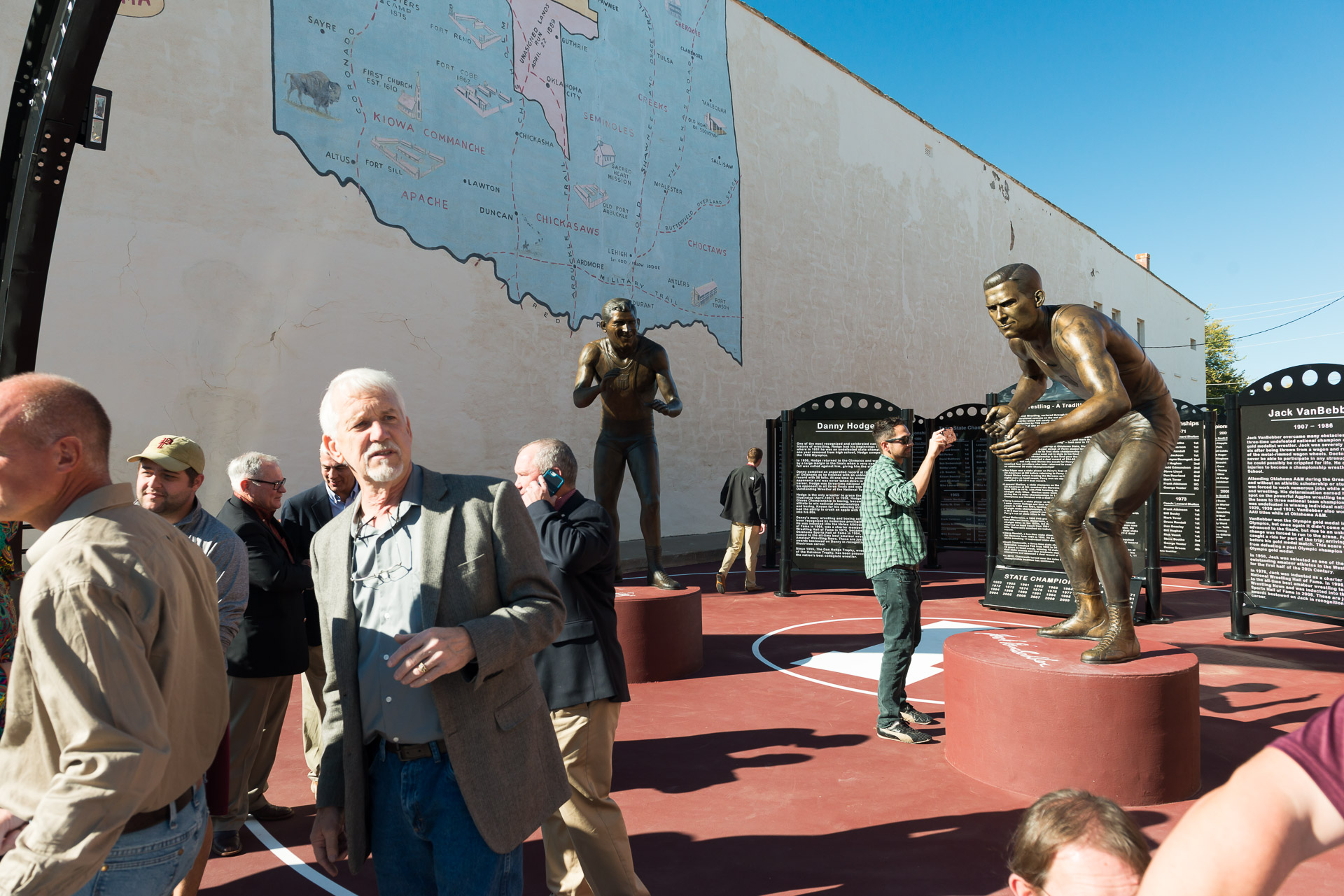 Perry Wrestling VanBebber Statue 1920px - 452.jpg