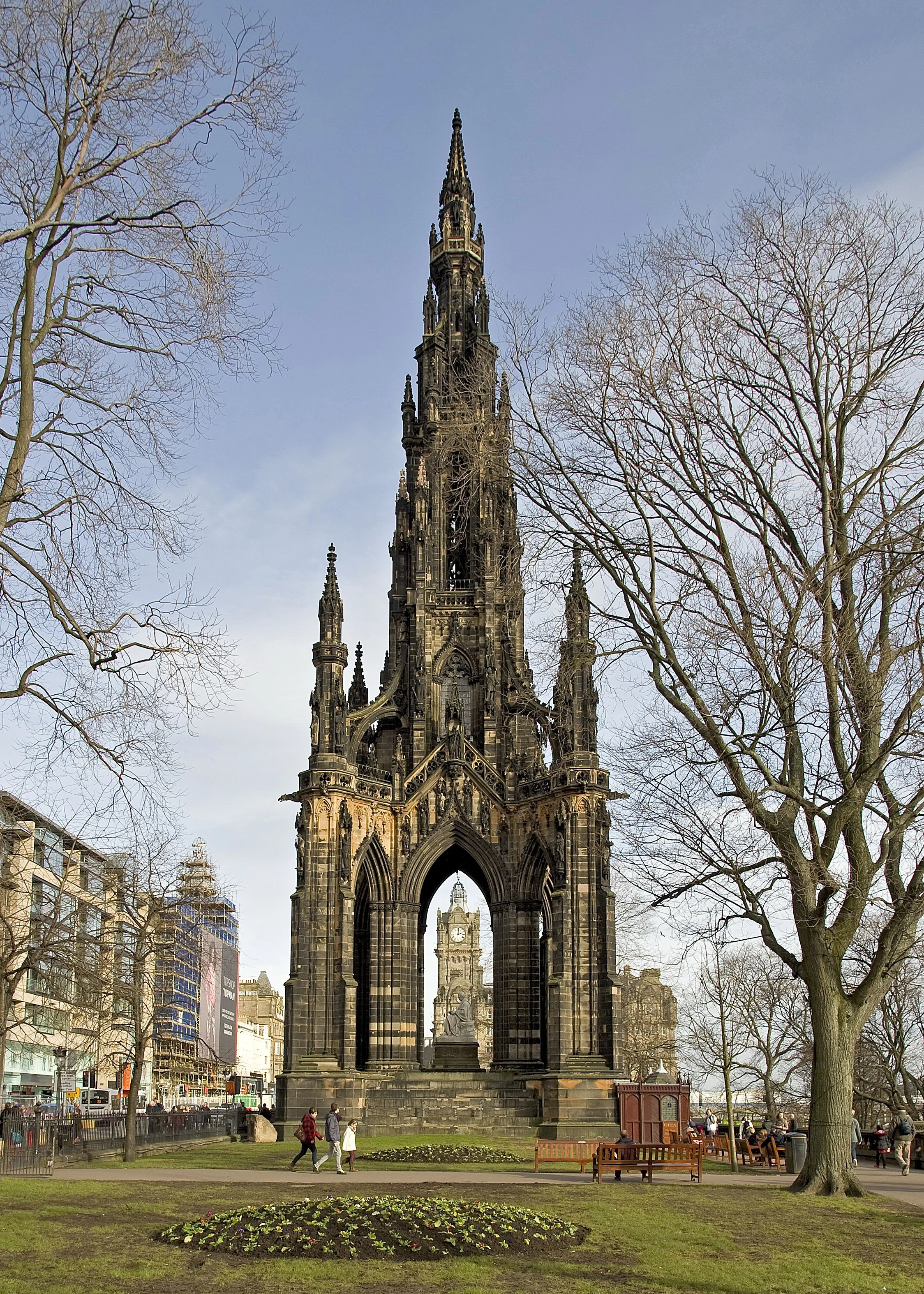 Edinburgh_Scott_Monument.jpg