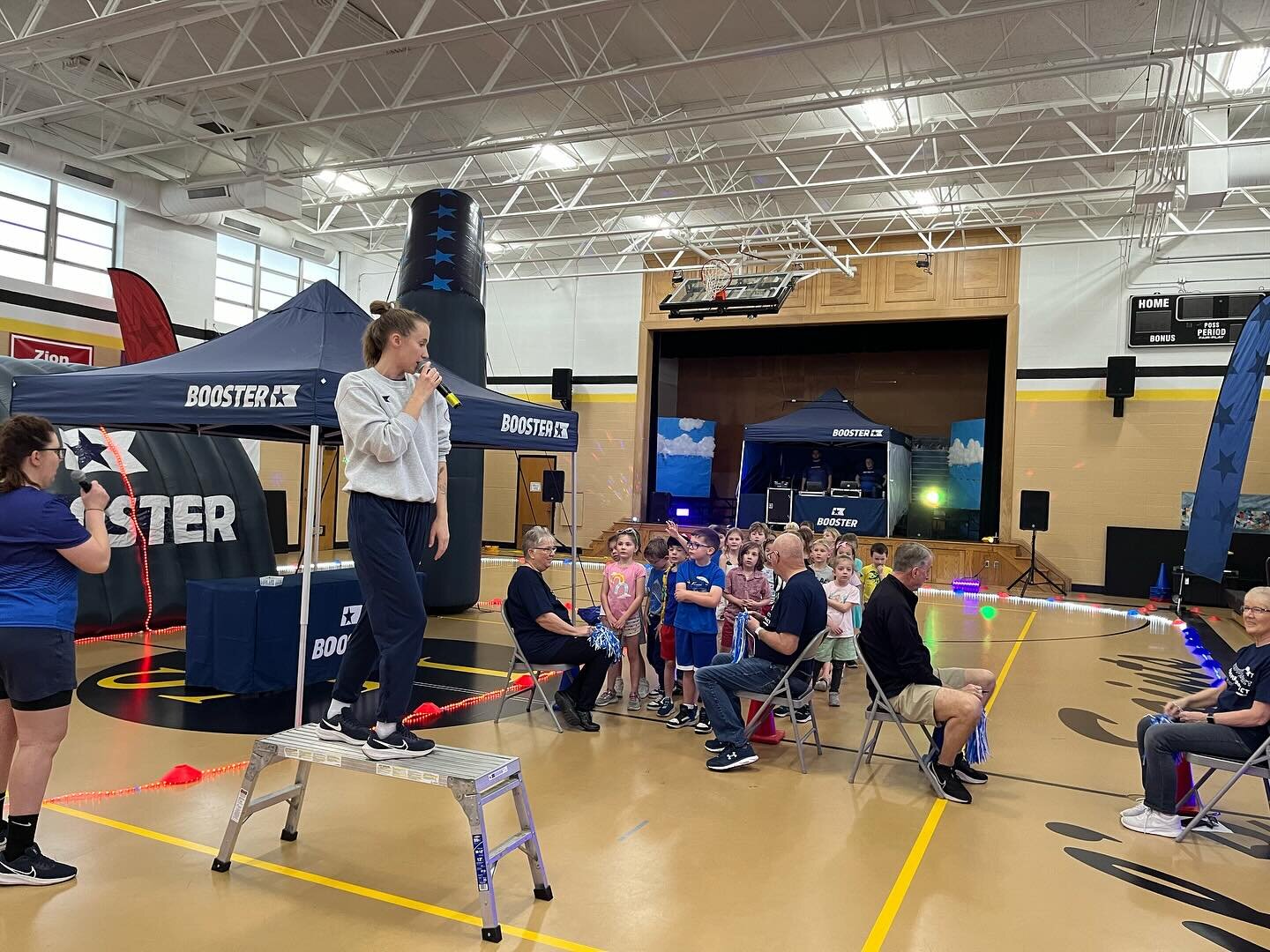 The fun run has begun! Thanks for all of your support of our Boosterthon event! 💛🖤💛🖤