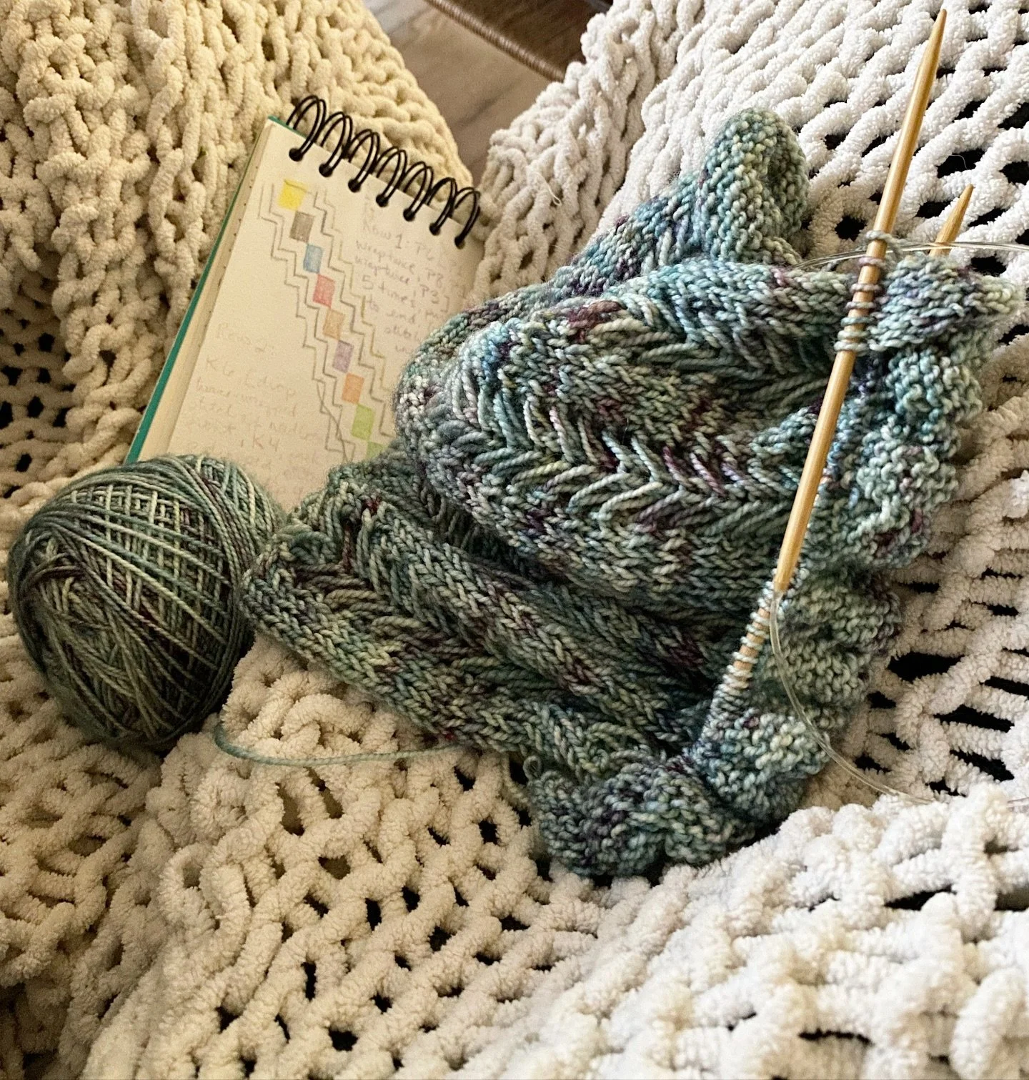 Picking up this long lost project again after teaching knitting to my good friend last evening. #knitting #knittinglife #sewingnight #knittingnight #gathering #buildingfriendships