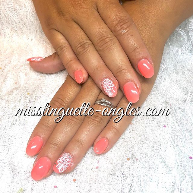 #nails #nailart #nailsofinstagram #nailsofinstagram💅 #almondnails #alnondshapenails #coralnails #lacenails @chez_miss_tinguette