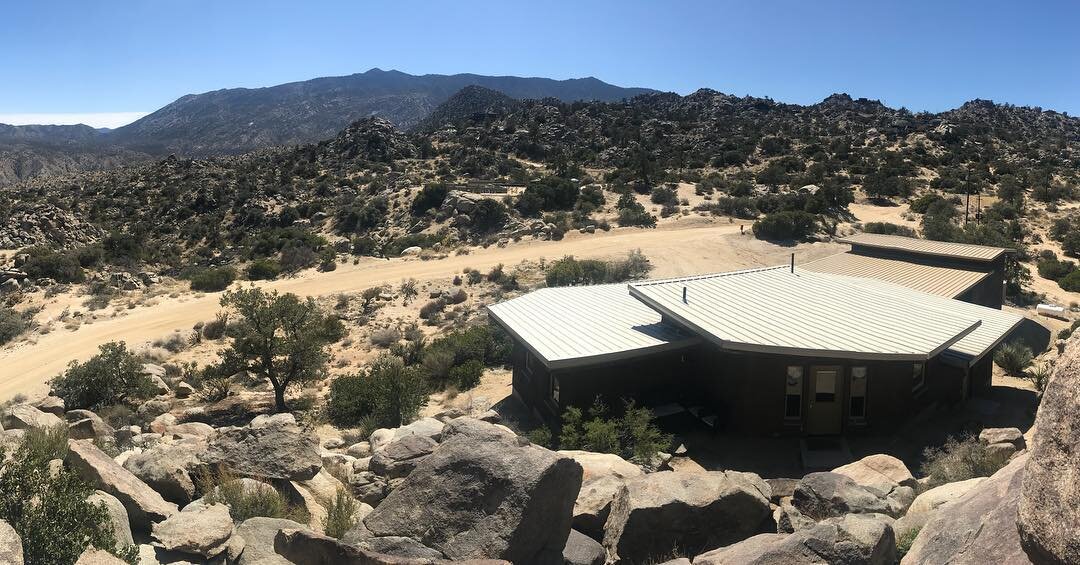 #Coachella Vibes🌞 Enjoy this view while you relax on the rocks right behind Villa Manzanita during your stay for #Coachella2018 #coachellafestival #desert #california #coachellatickets #festival #goodvibes