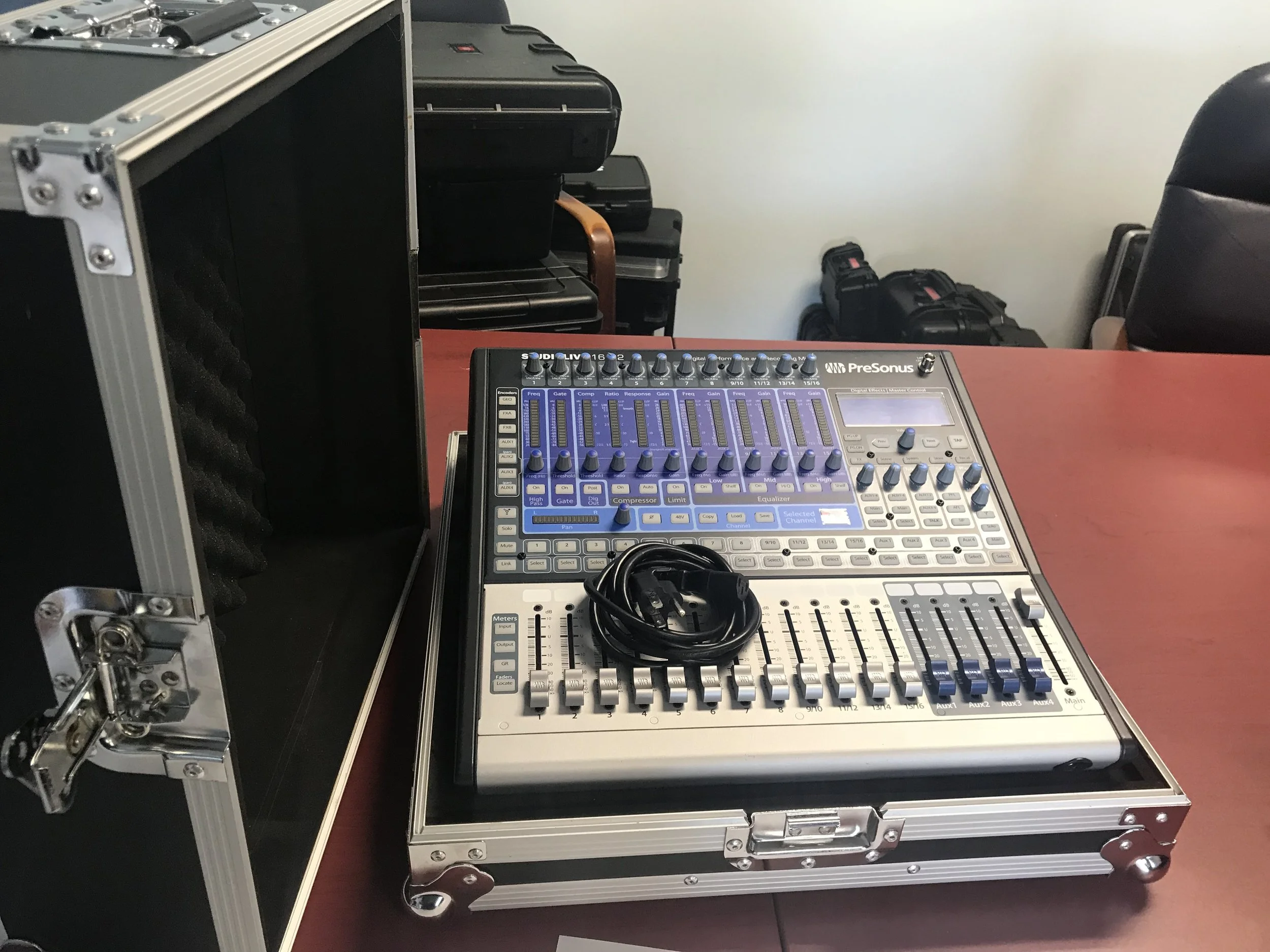 16 Channel Digital Mixer In Case