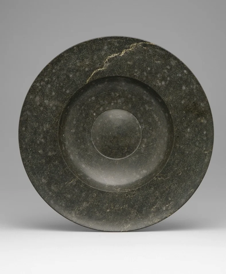 SERPENTINE PLATE Saxony Second half of the 17th century Serpentine stone 31 cm (diameter)
