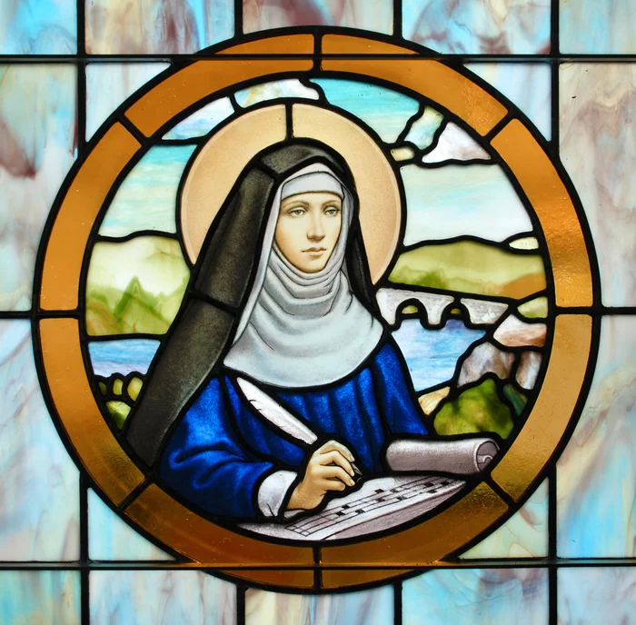 St. Hildegard of Bingen &amp; Julian of Norwich: Mystical Guides for Spiritual Journey (Kris McGregor &amp; Discerning Hearts Team)