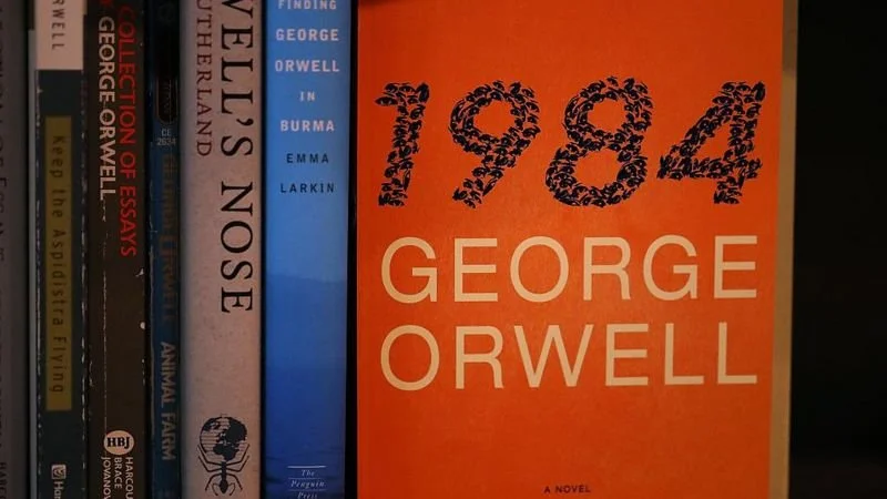 1984: O Clássico que Ilumina a Sociedade Contemporânea
