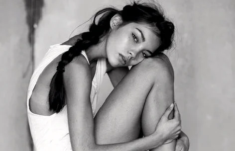8 Insider secrets for a painless wax and a bump free recovery.