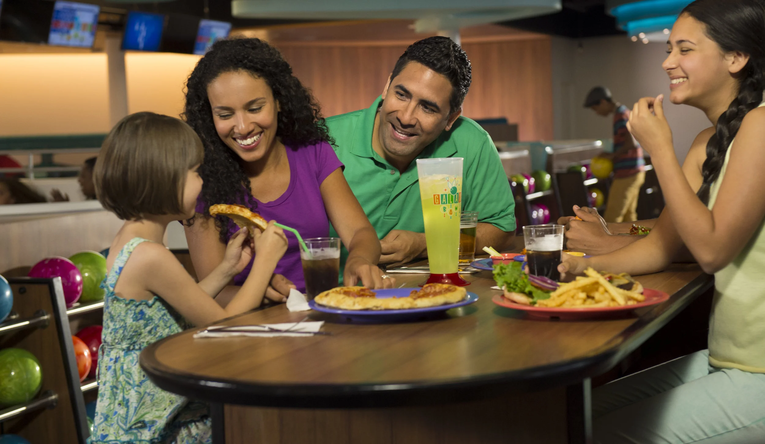 11 - CBBR - Dining - Lifestyle.jpg