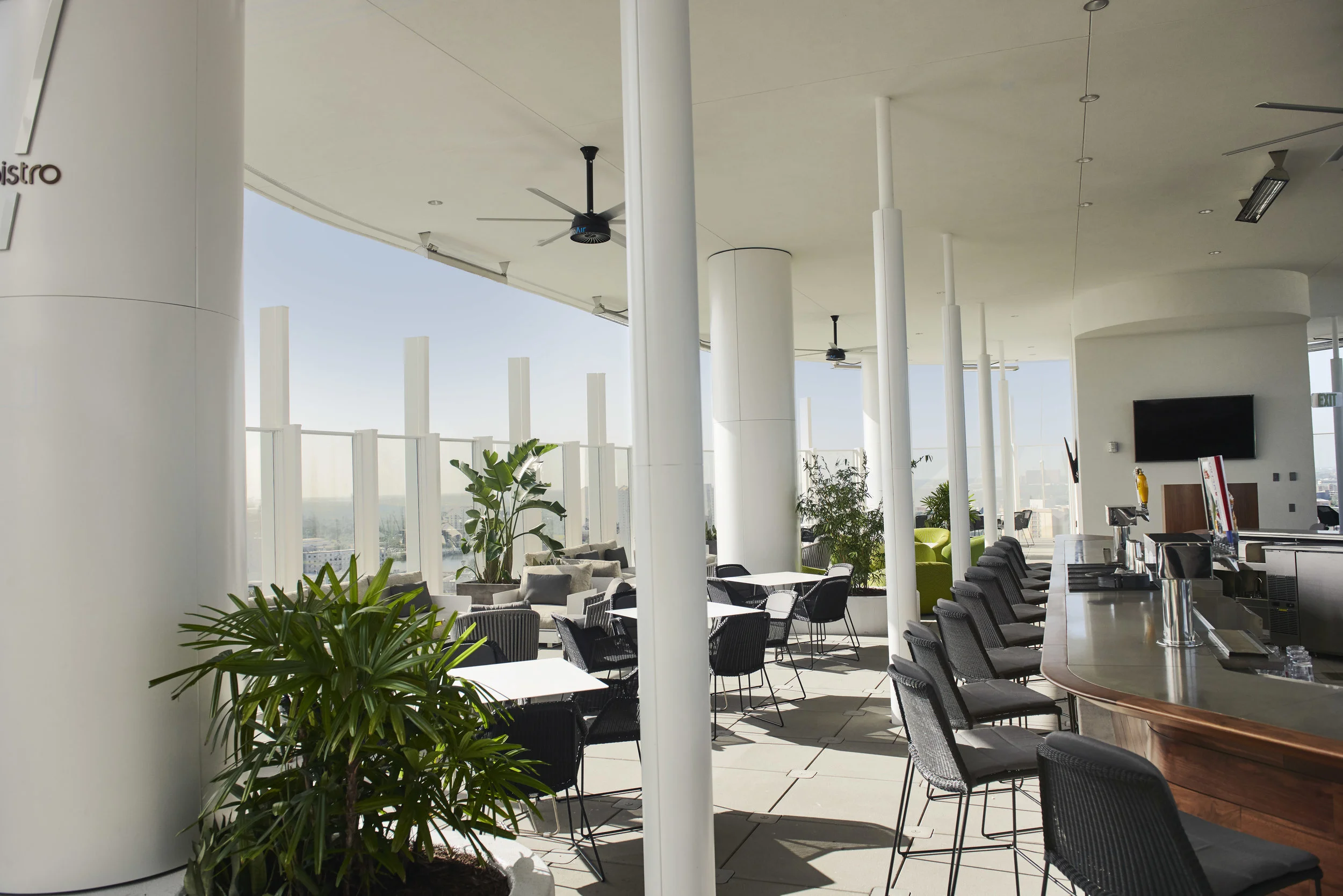 _KPH6890_AVH_BAR17BISTRO.jpg