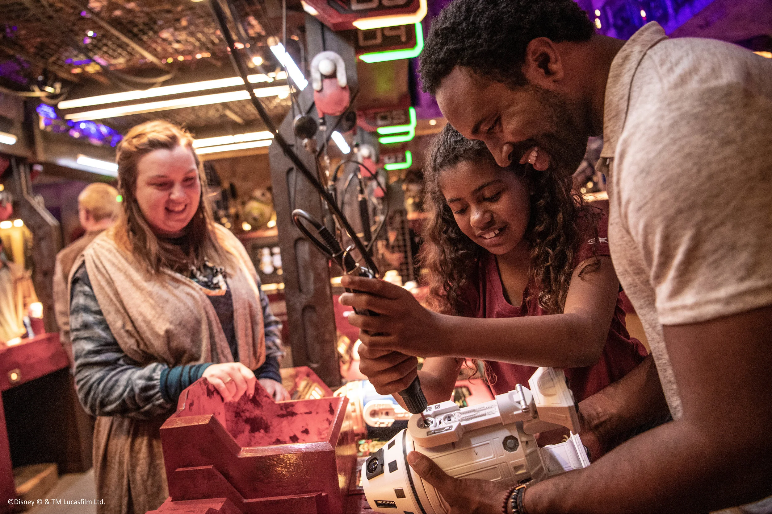 SWGE_Guests Building Droids.jpg