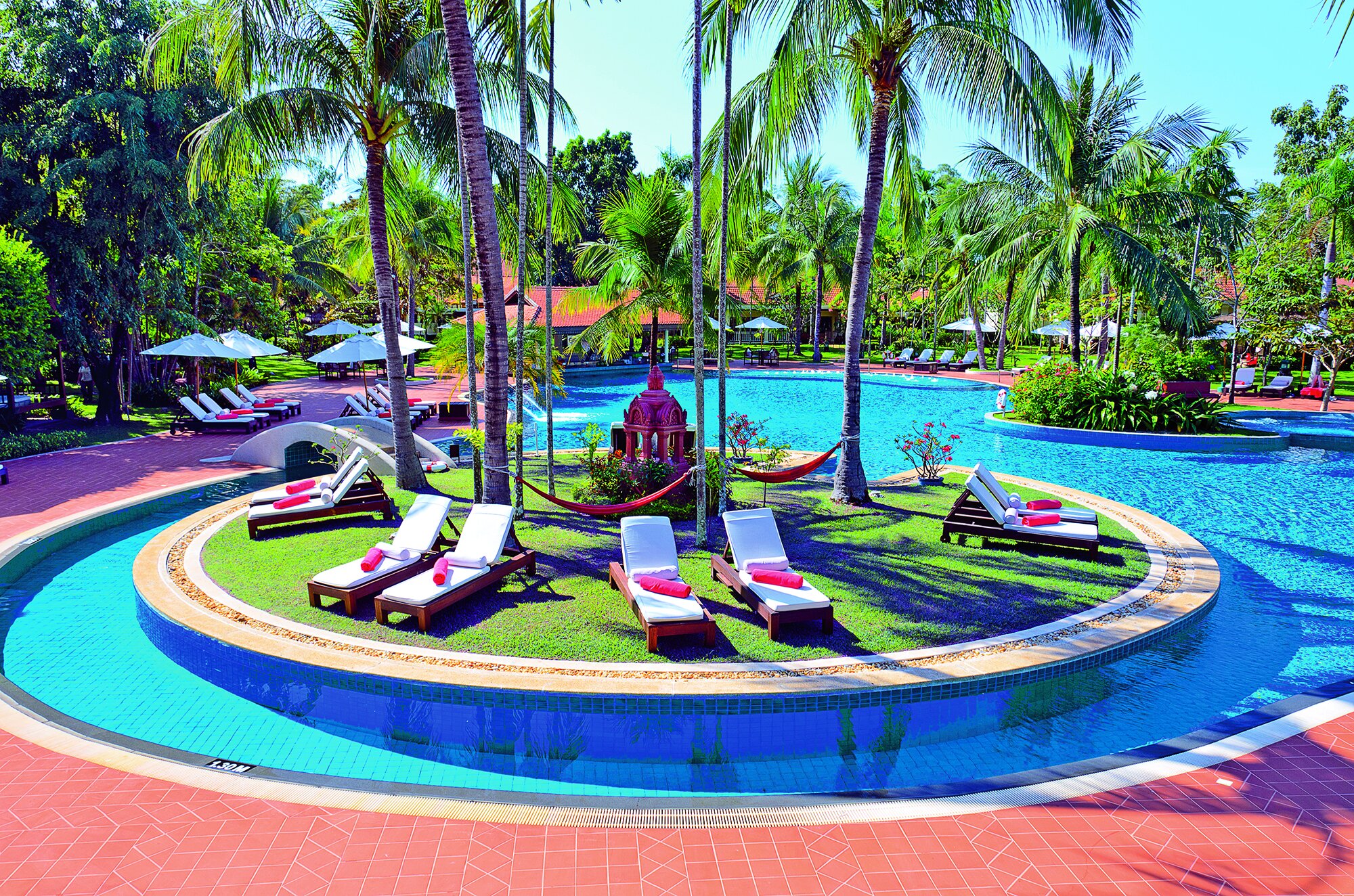 MEK_SiemReap_SofitelAngkor_Swimmingpool.jpg