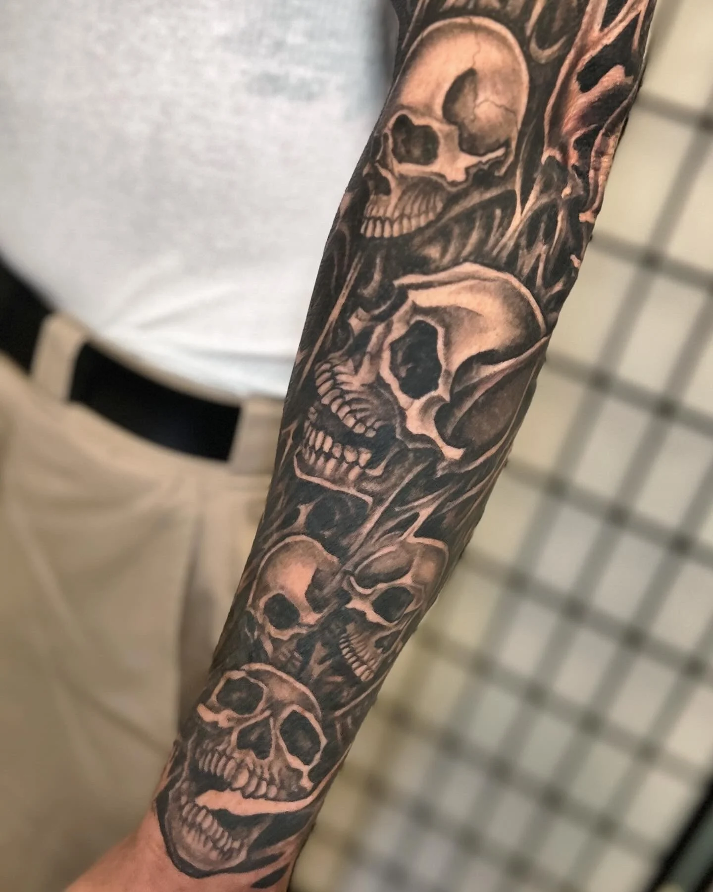 Skull sleeve 