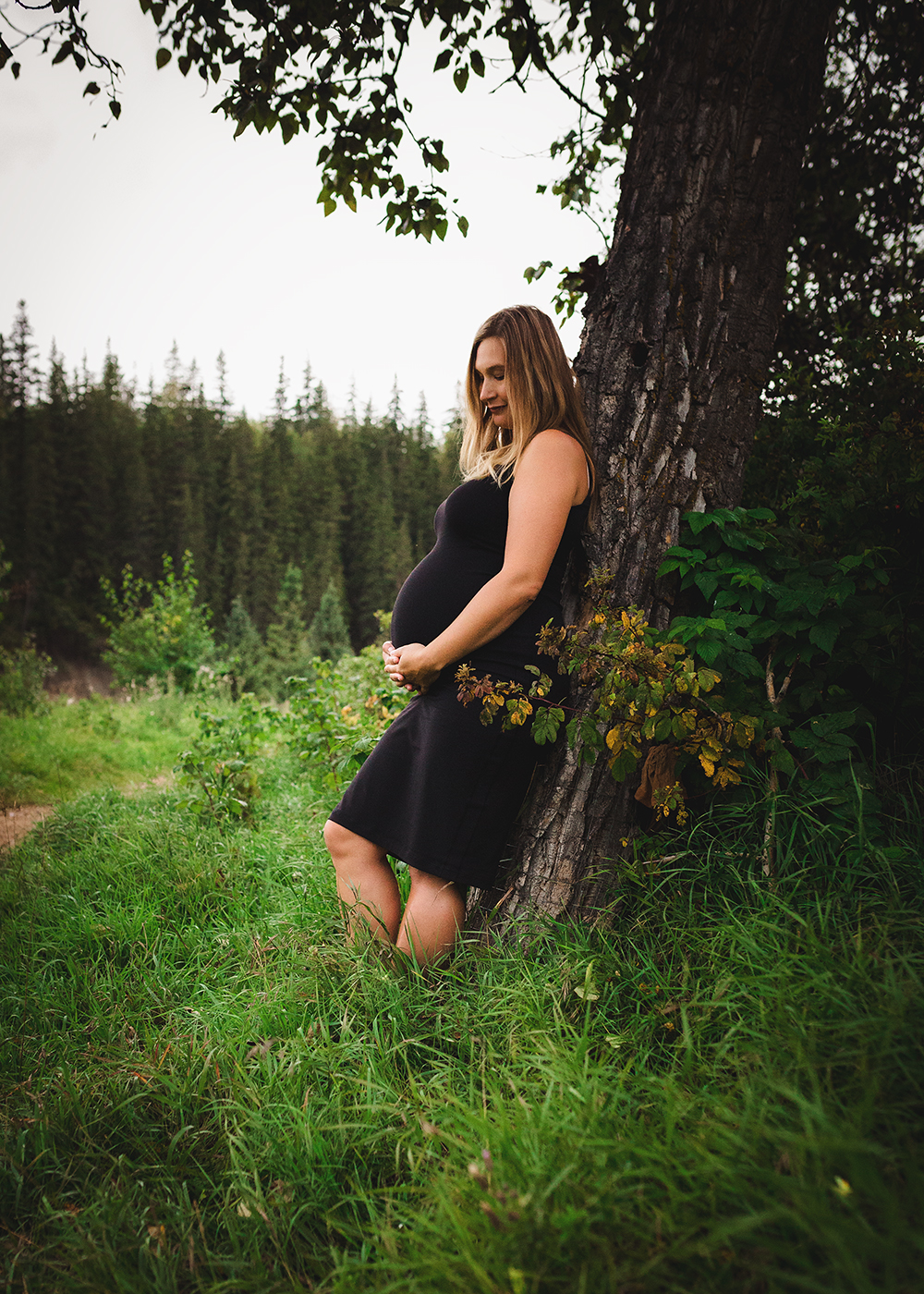 Amanda Sneak 4_Edmonton Maternity Photographer.jpg