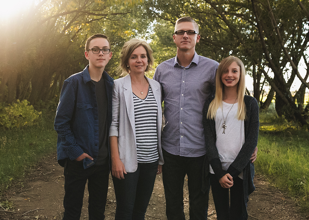 Hillenbrand Sneak 2_Edmonton Family Photographer.jpg