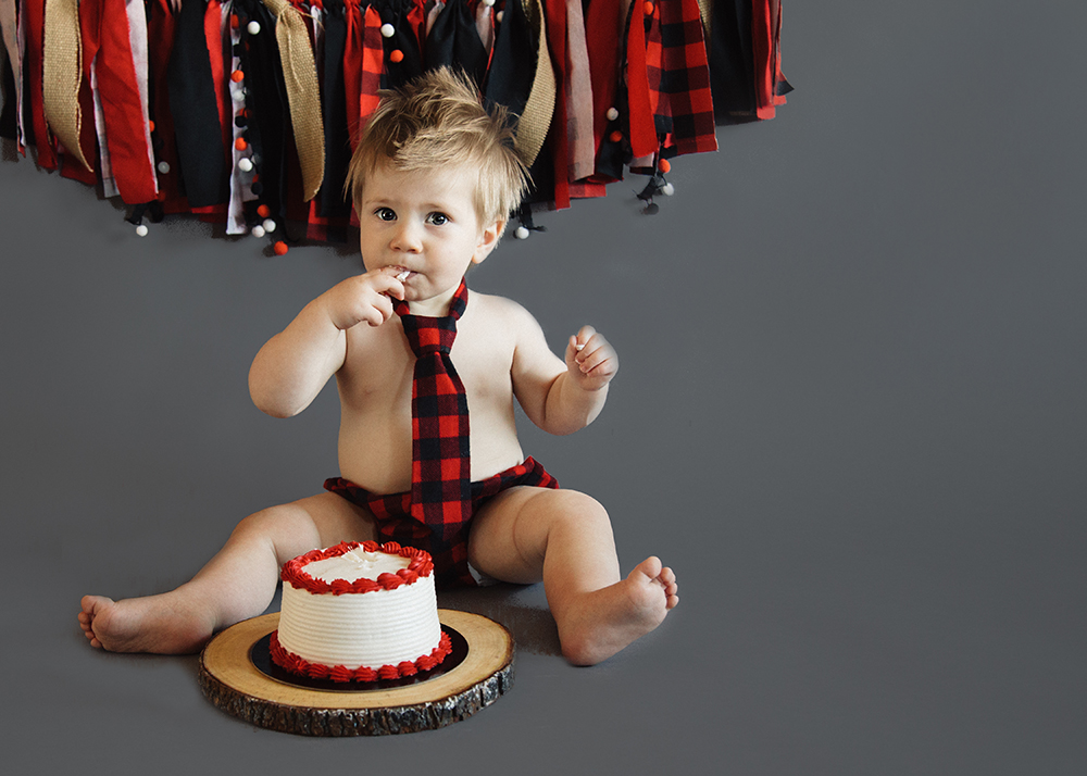 Edmonton First Birthday Photographer_Maverick Sneak Peek 1.jpg