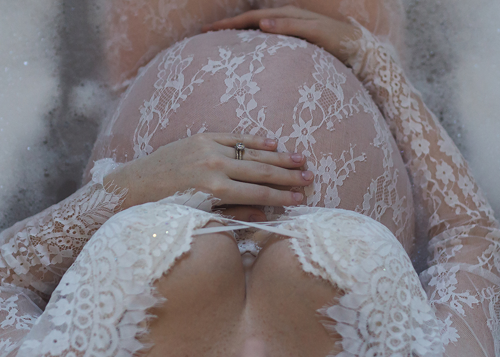 Edmonton Maternity Photographer_Lisa Sneak Peek 7.jpg