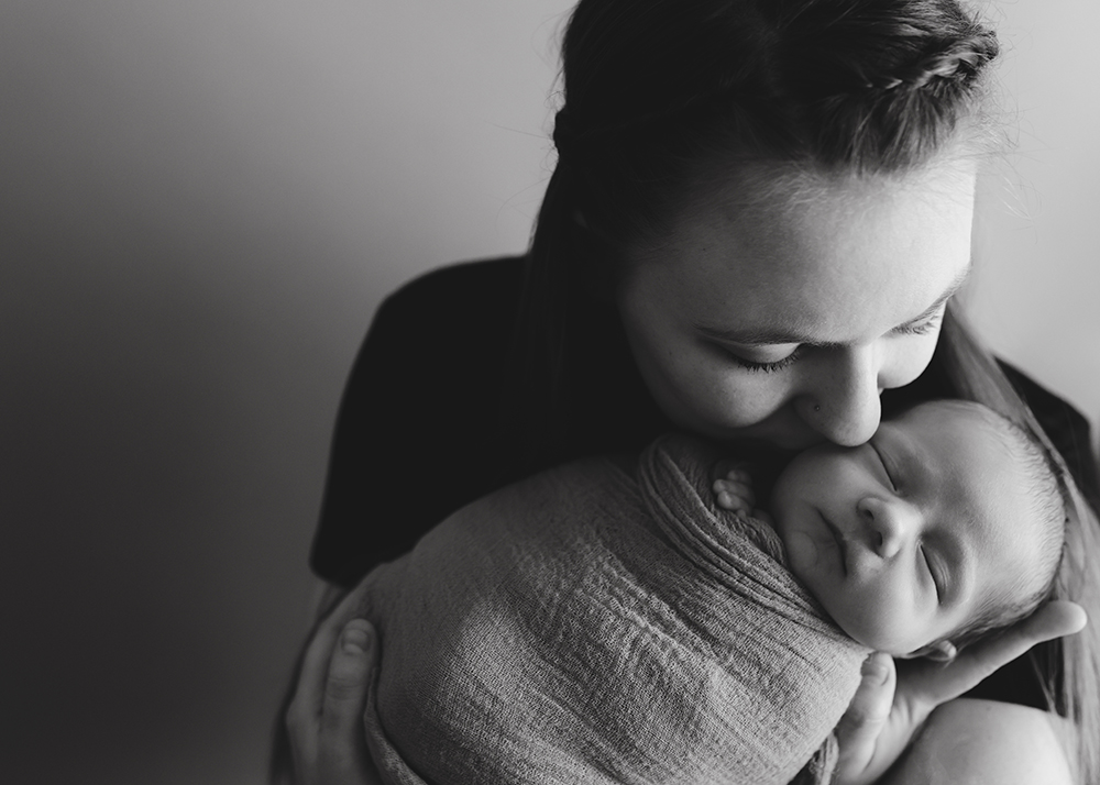 Edmonton Newborn Photographer_Baby Oliver Sneak Peek 5.jpg