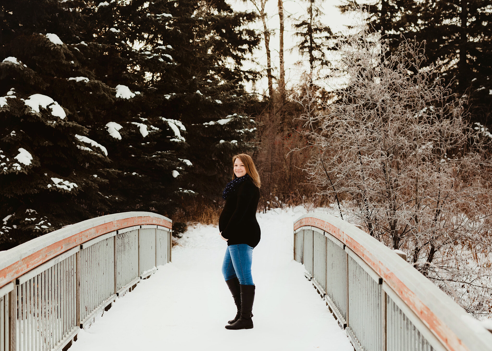 Edmonton Maternity Photographer_ Trinity_ Winter5.jpg