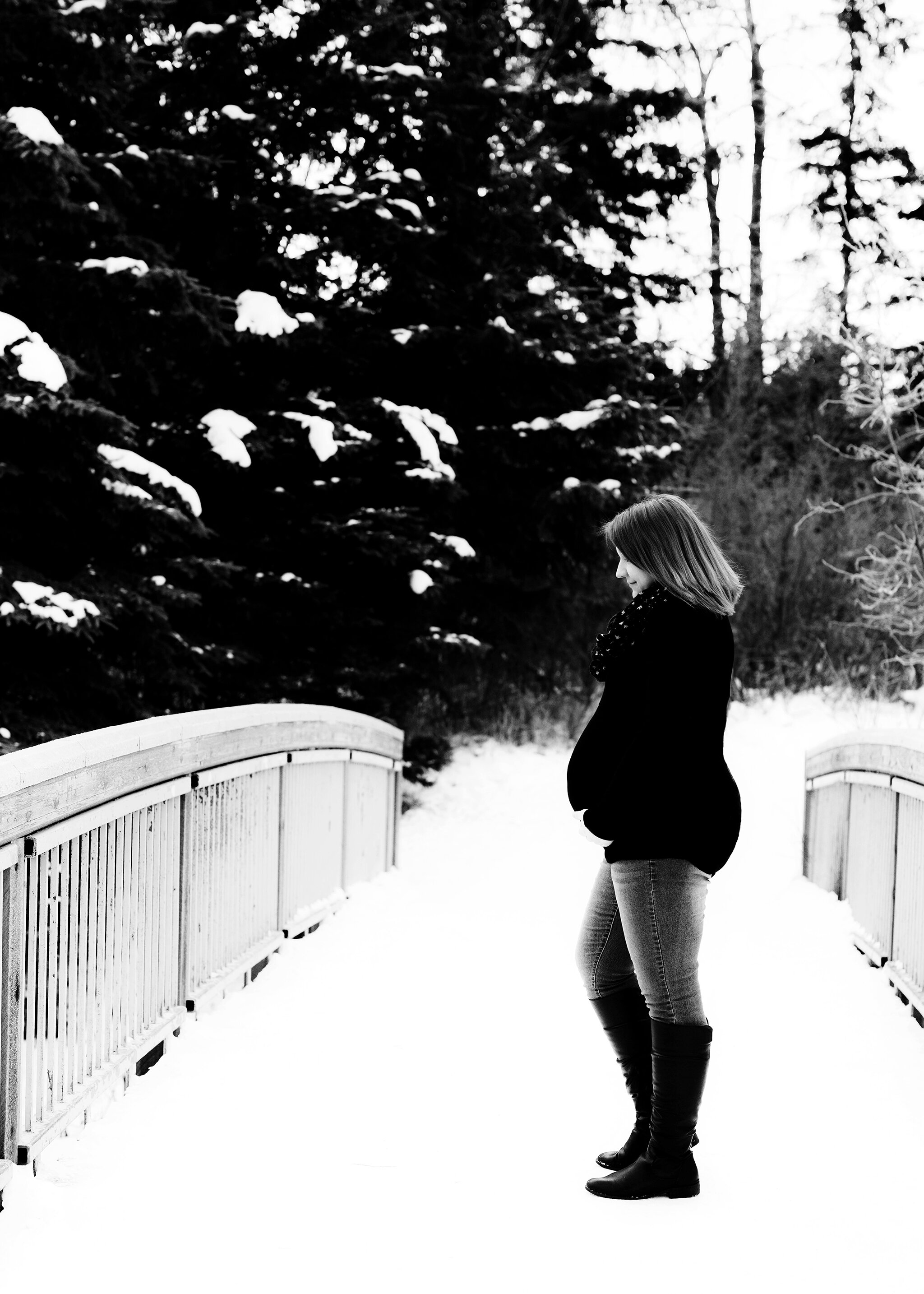 Edmonton Maternity Photographer_ Trinity_ Winter6.jpg