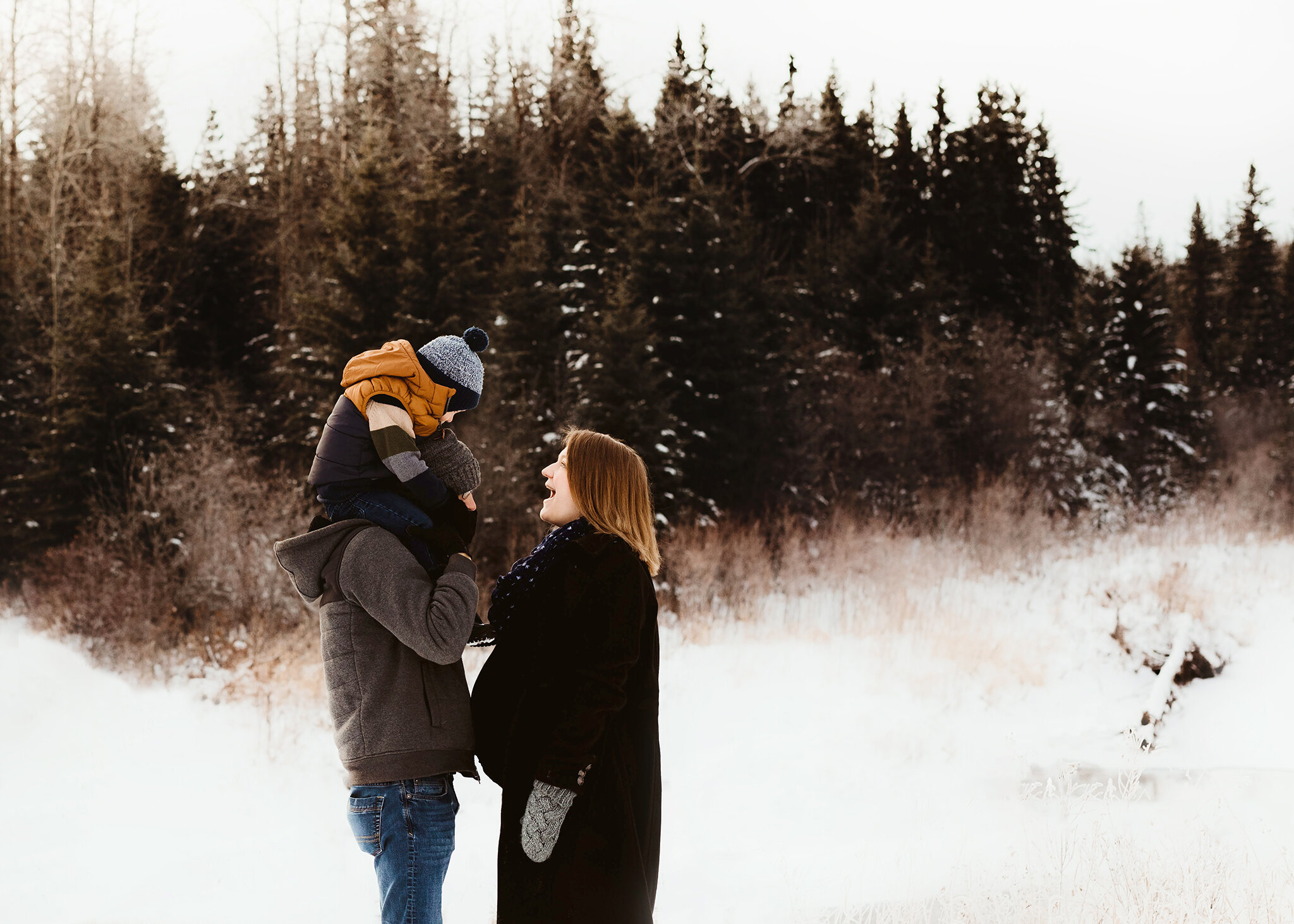 Edmonton Maternity Photographer_ Trinity_ Winter7.jpg