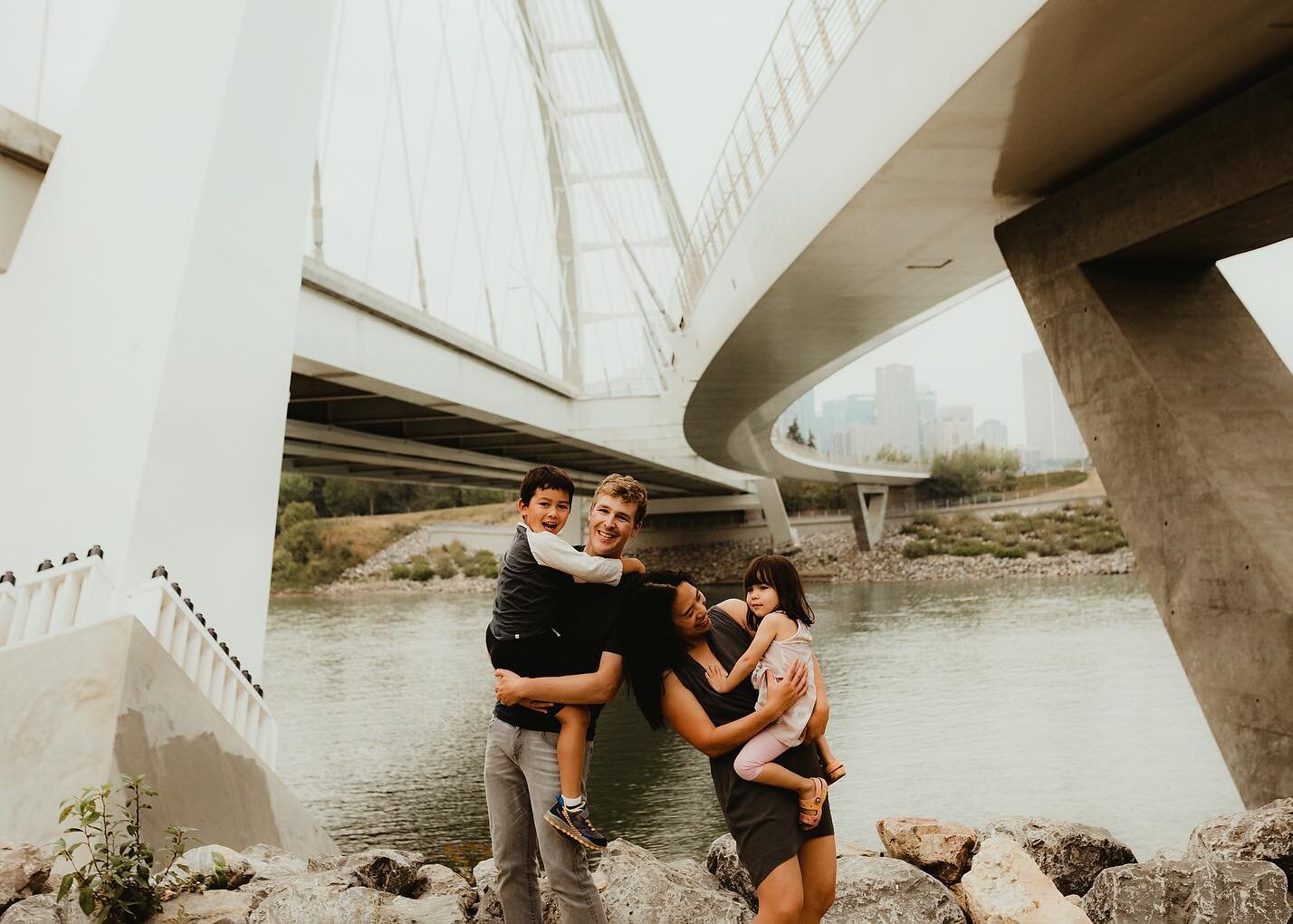 I excuse your late late night for the cutest family ever 😍 lovely seeing this family another year on one of the hottest September nights ever in YEG!