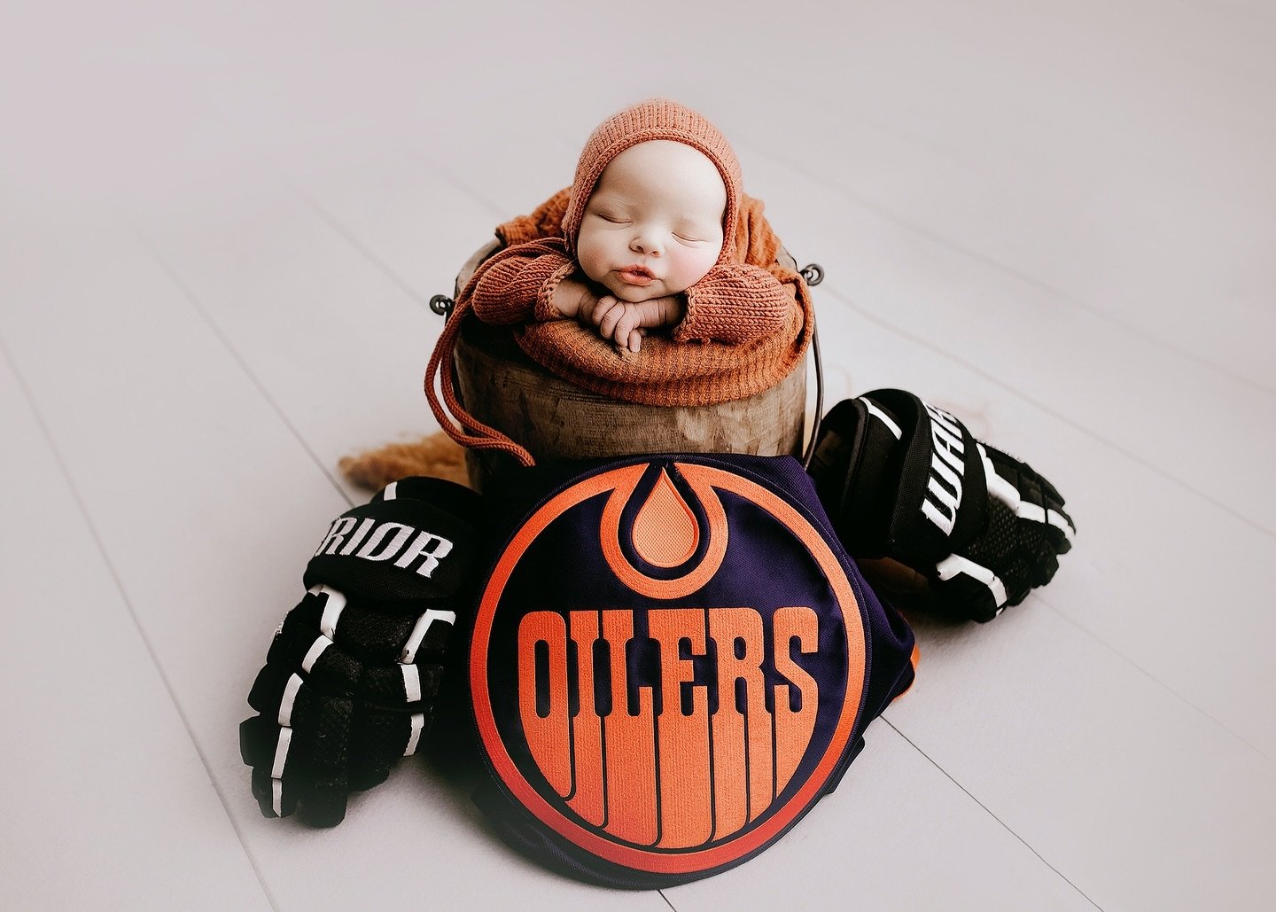 📸 Meet sweet Carson Leon, just one week old and already the newest Oilers fan in town! His parents are die-hard @edmontonoilers fans and season ticket holders hoping baby Carson brings the team some luck this year. let&rsquo;s go Oilers! 🧡💙🏒 www.