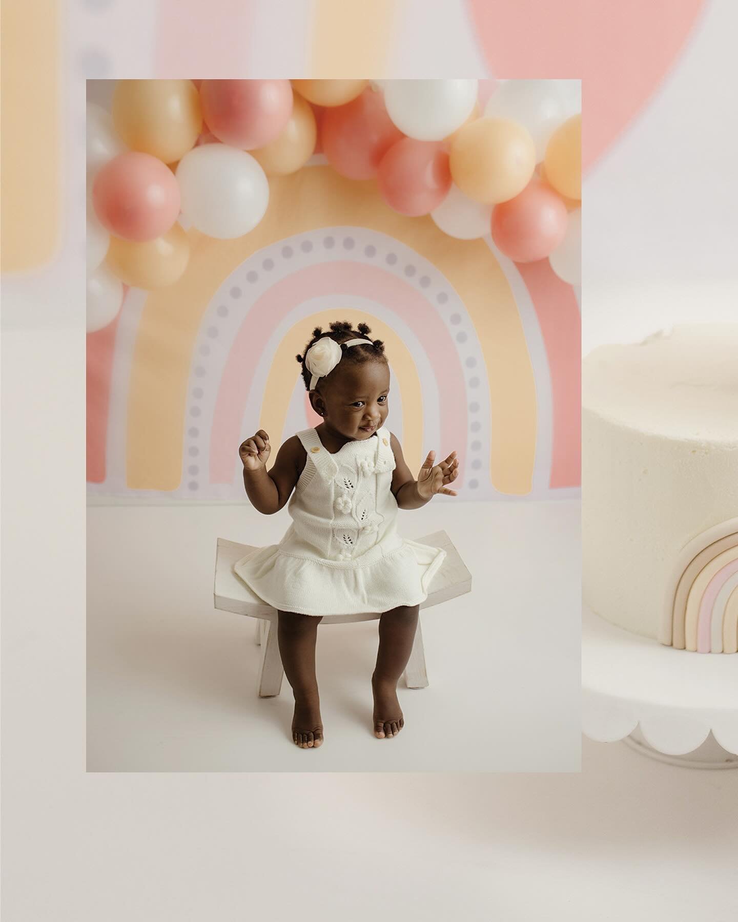 Wishing sweet baby Abigail a happy first birthday 🎉 Is your little one celebrating this milestone this summer or fall? Book a cake smash session today and let me take care of all the details including decor, custom balloon arch, cake and outfit for 