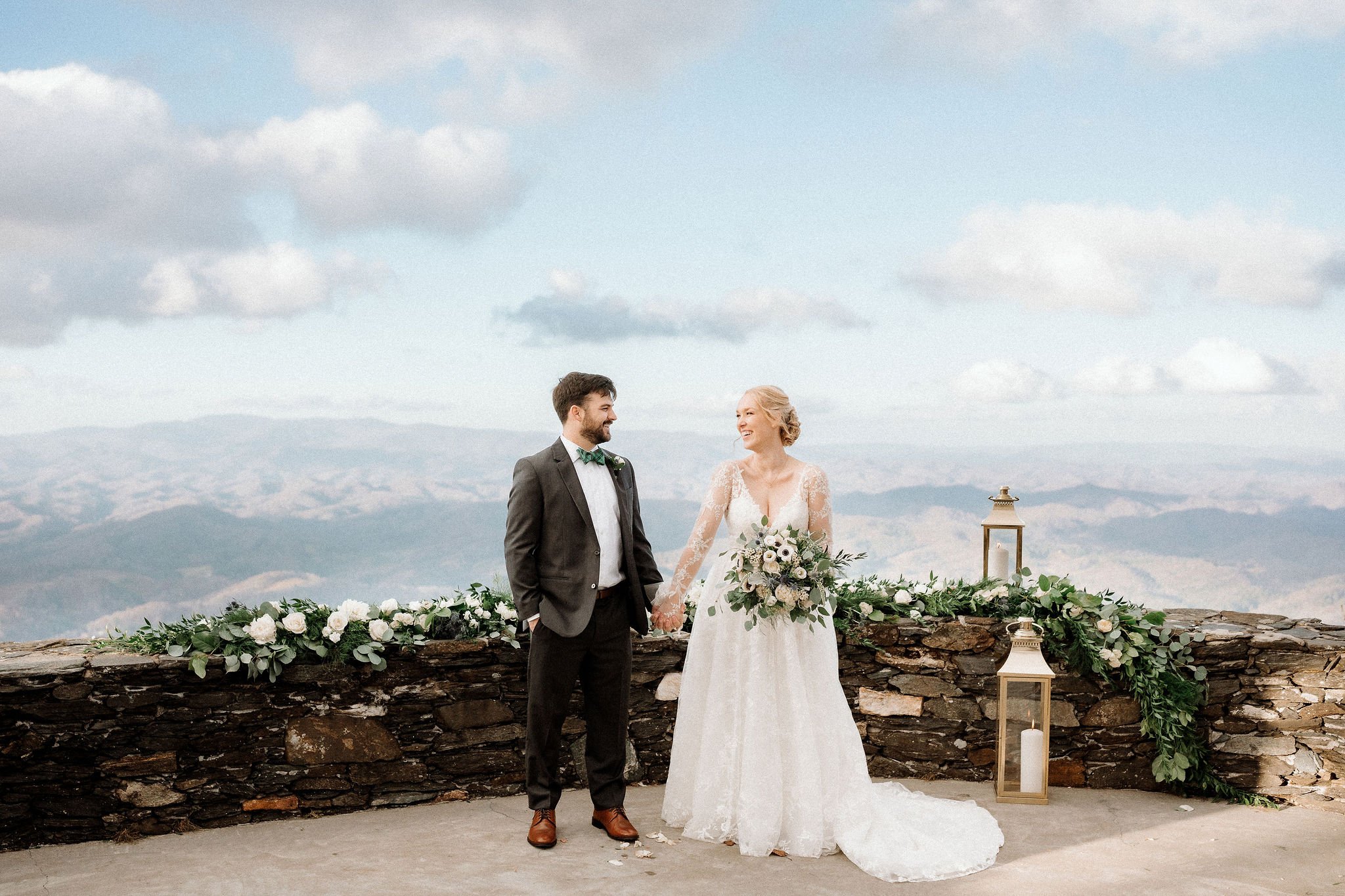 mountain-overlook-wedding-couple-stone-wall-florals