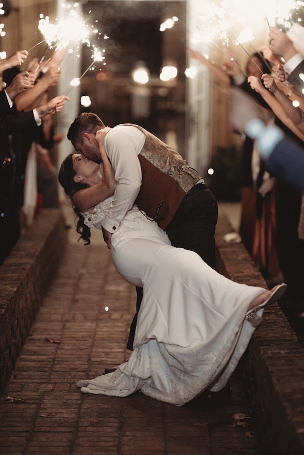 sparkler-exit-dip-kiss-newlyweds-night
