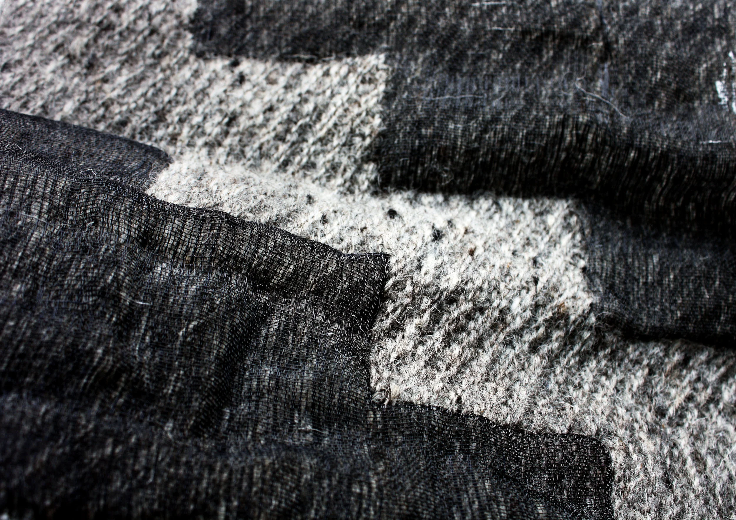 Hand woven double cloth / Monofilament and Wool