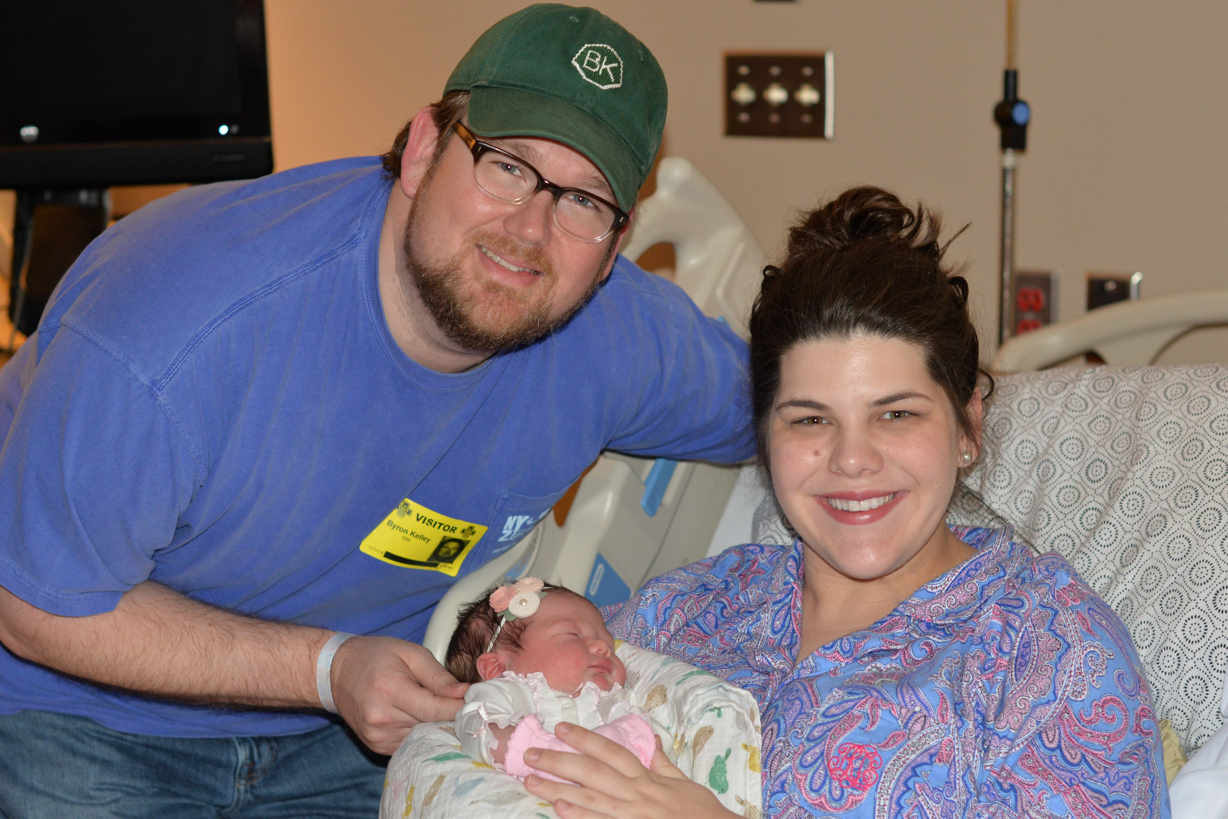Proud new parents, Byron & Carley with their new baby Lucy. 💝