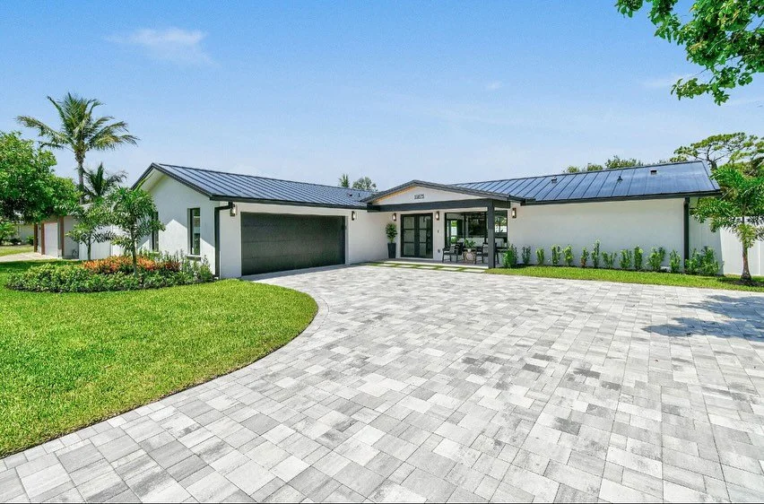 New Listing &amp; Open House&rsquo;s on Thursday 12-2 and Saturday 1-3.  Must see this completely renovated home in the Tequesta area under 1M!

Complete and totally renovated 3/2 single family home in the desirable Jupiter/Tequesta area. Everything 