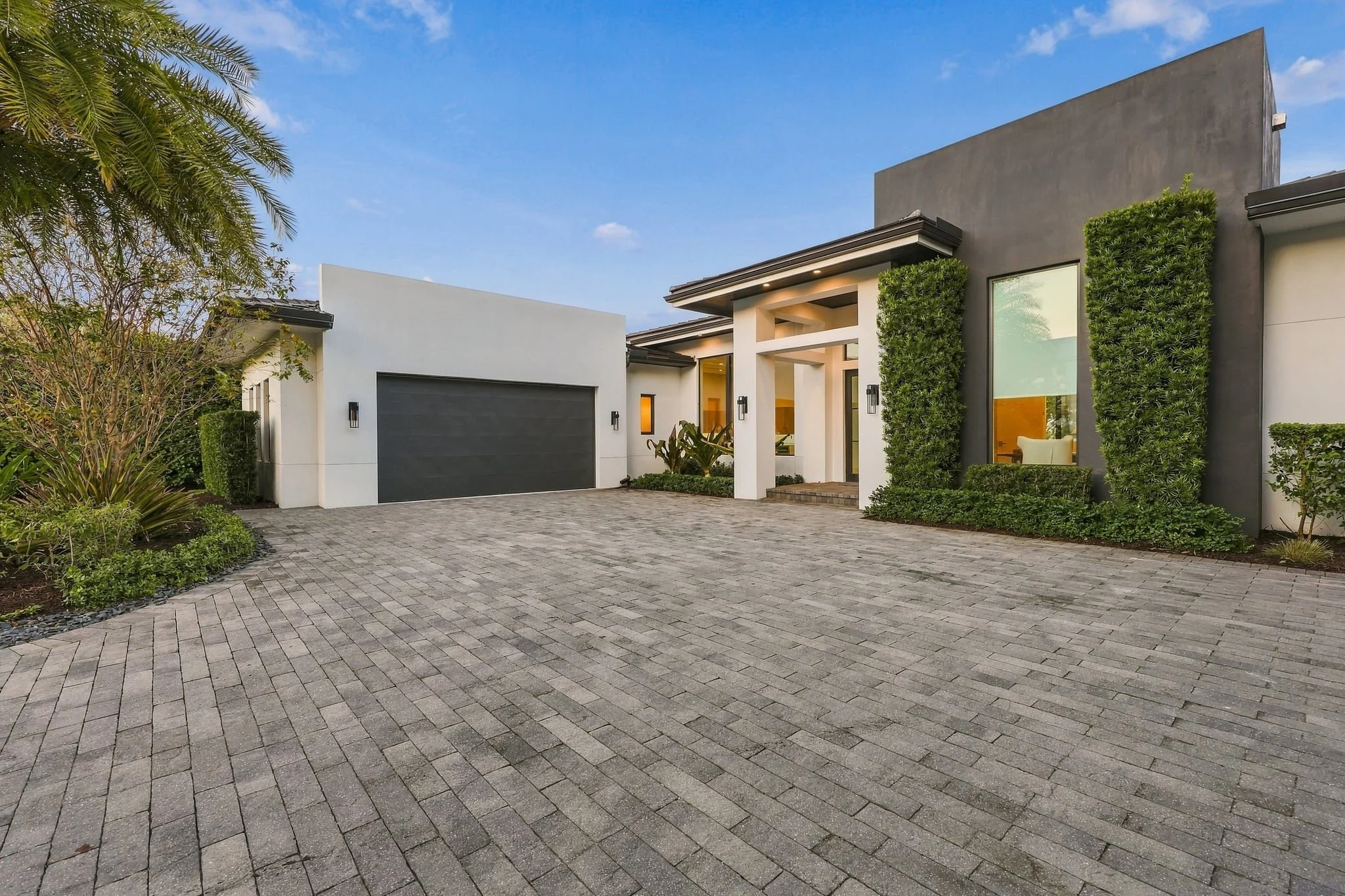$5,250,000 - 5 BD / .61 ACRE WATERFRONT WEST PALM BEACH