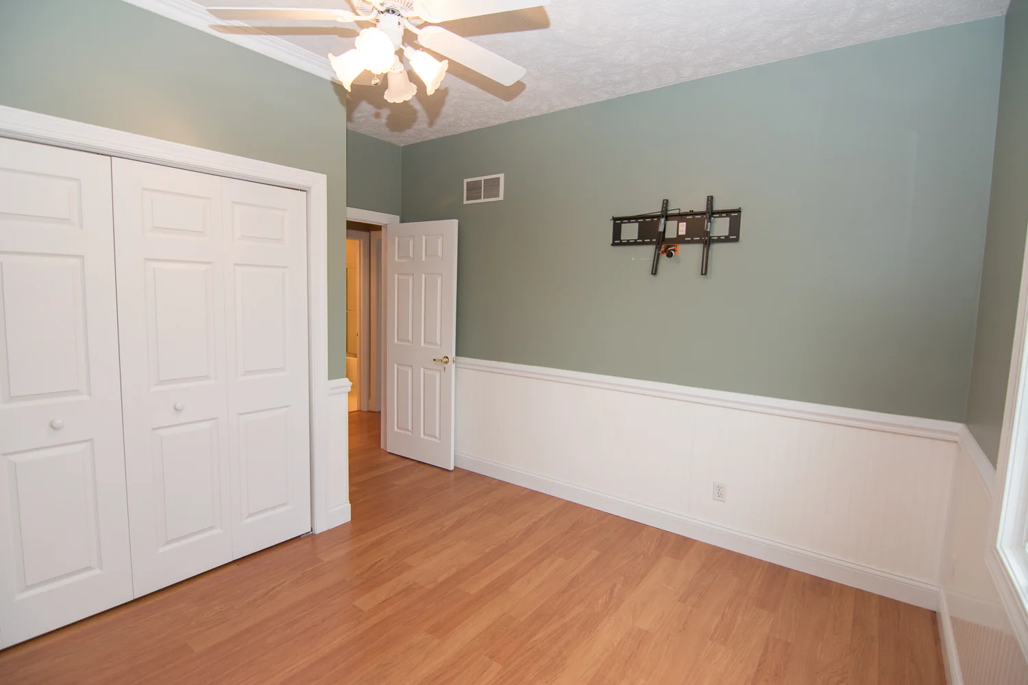 501 E Northtown Rd - 19.jpg
