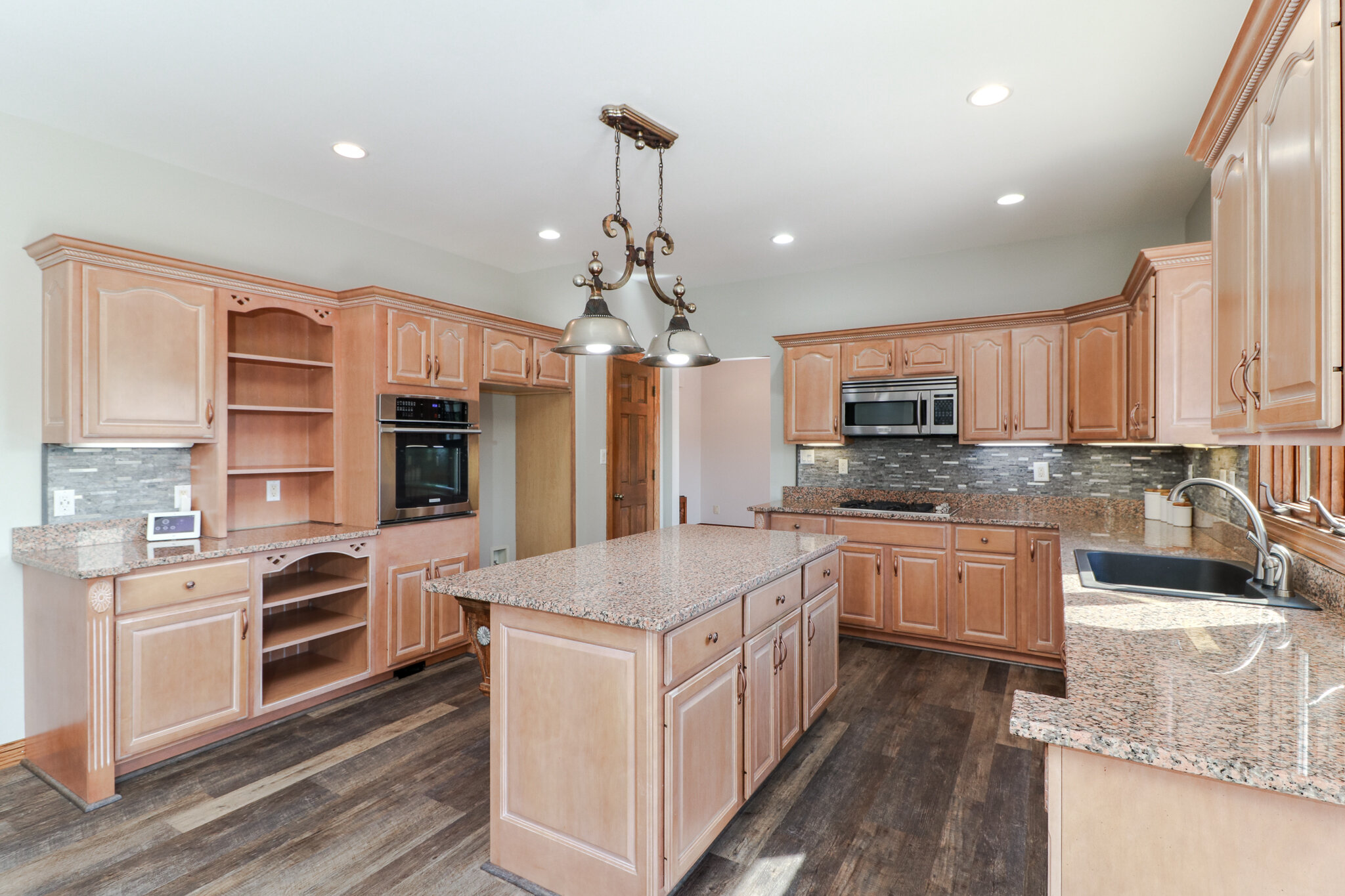 16213 Bush Blvd-19.jpg