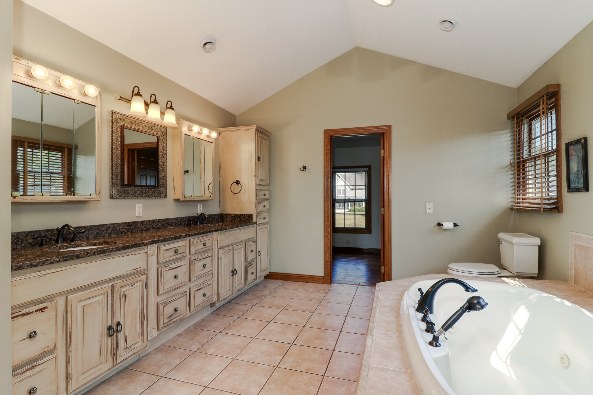 16213 Bush Blvd-34.jpg