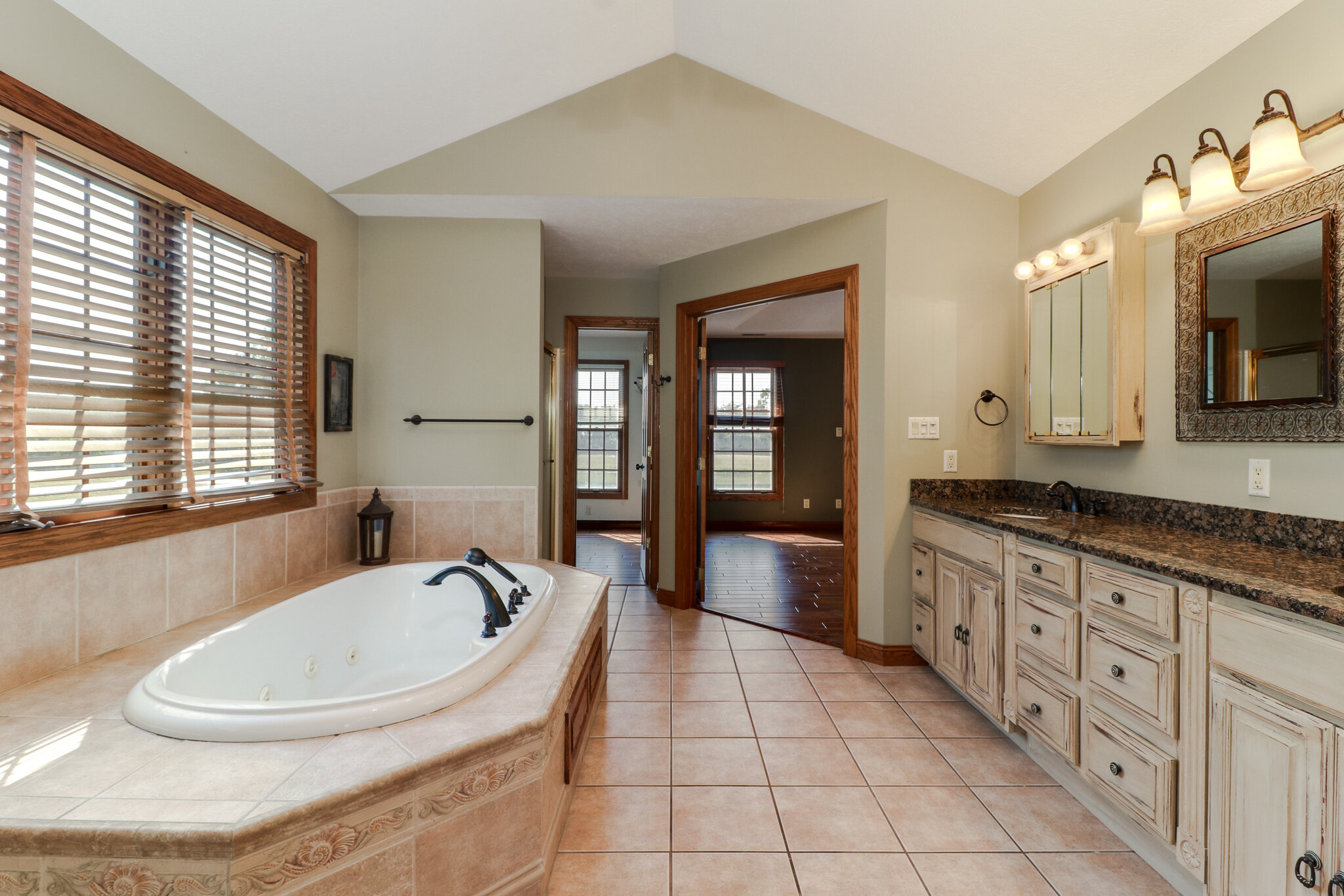 16213 Bush Blvd-35.jpg