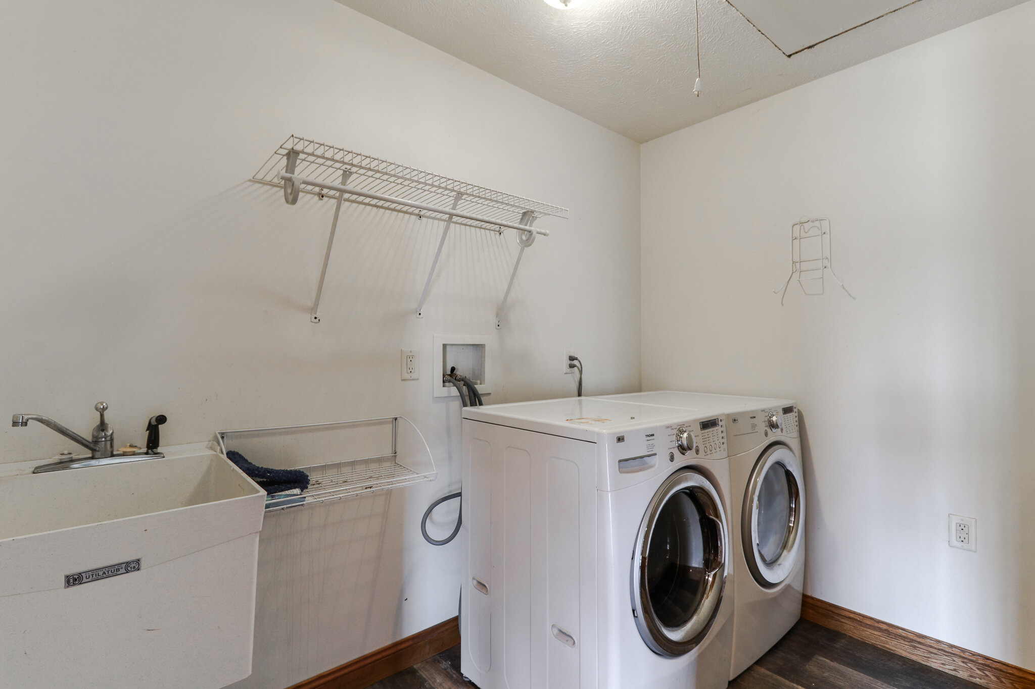 16213 Bush Blvd-38.jpg