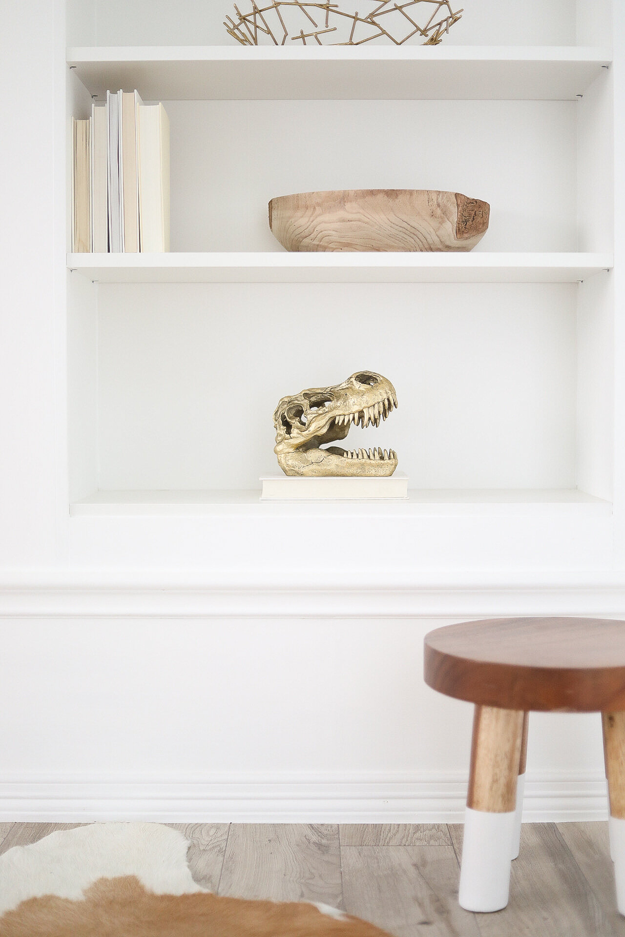 How to Create a Minimalist Bookshelf — WOAHSTYLE