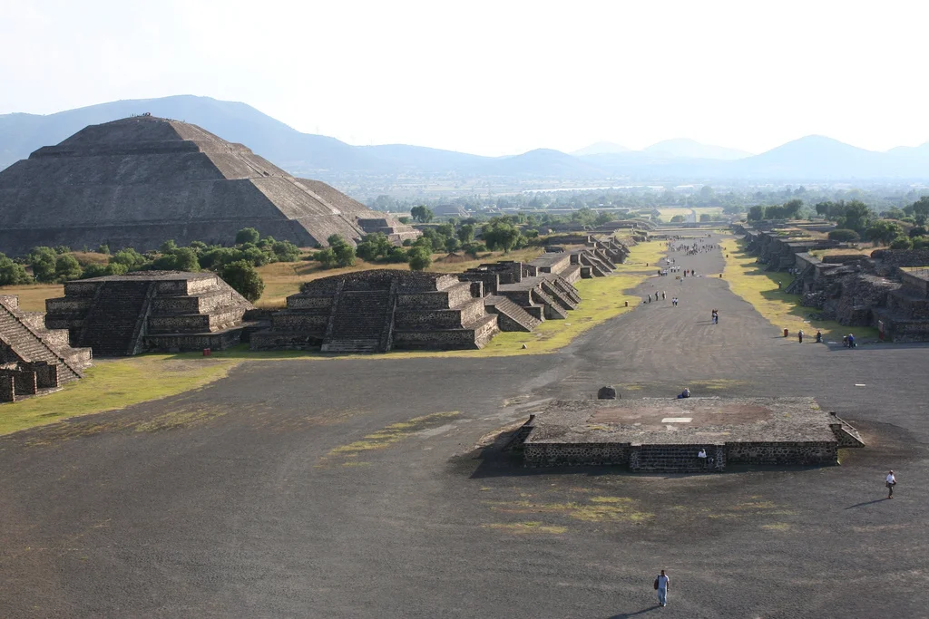 Teotihuacan_4375929225_l.jpg