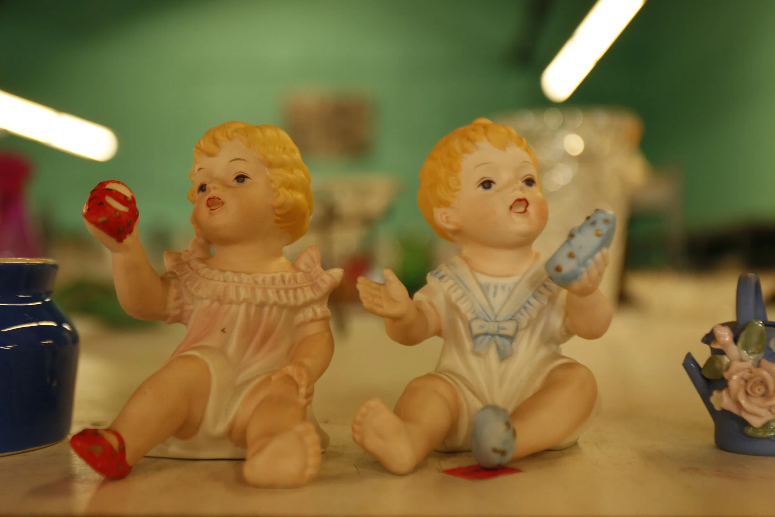 dolls on valencia street in sf_2015-10-12 05.11.47.jpg