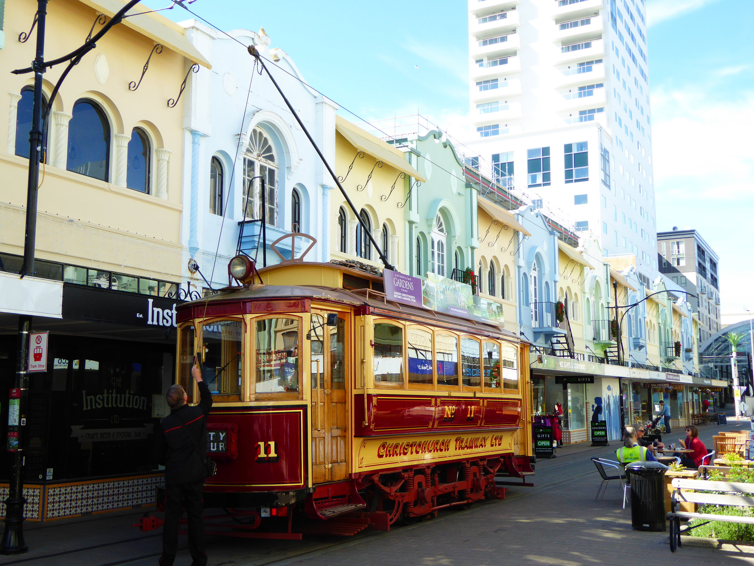 Tramway traversant le centre-ville