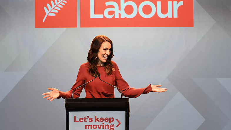 ÉLECTIONS NOUVELLE-ZÉLANDE : JACINDA ARDERN RÉ-ÉLUE HAUT LA MAIN
