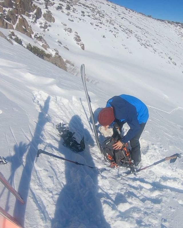 🗻 Up &amp; up 🗻  bootpacking through cliff-lined steeps we found mellower terrain above. The distant summit loomed. Too far for an honest attempt this time.
.
Enjoy the views coasting back down &amp; navigating the avy-path exit. Feeling extra moti